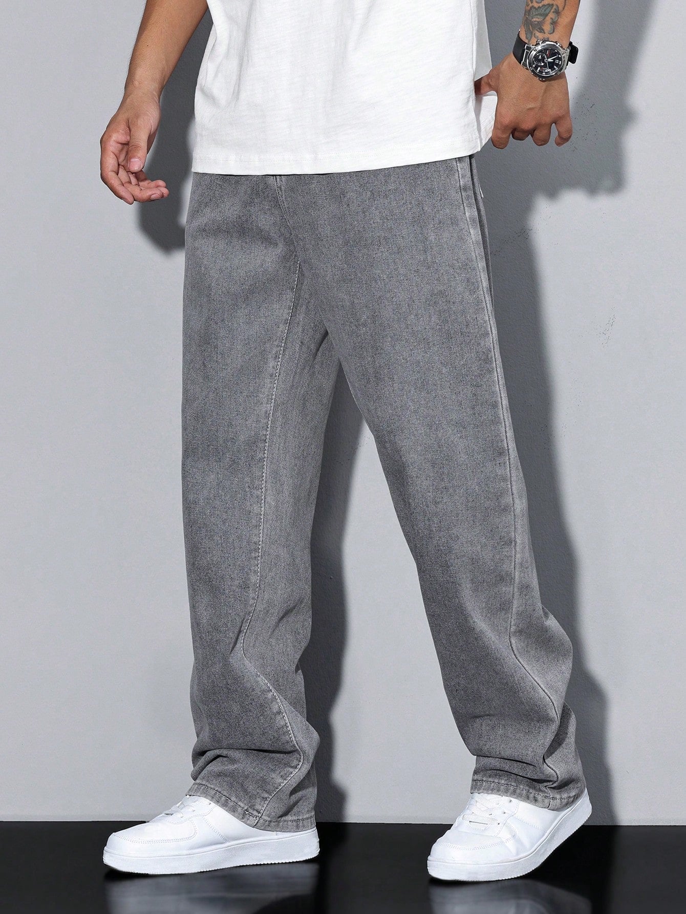 Manfinity Hypemode Jeans droits à poches obliques lavés, coupe ample pour hommes