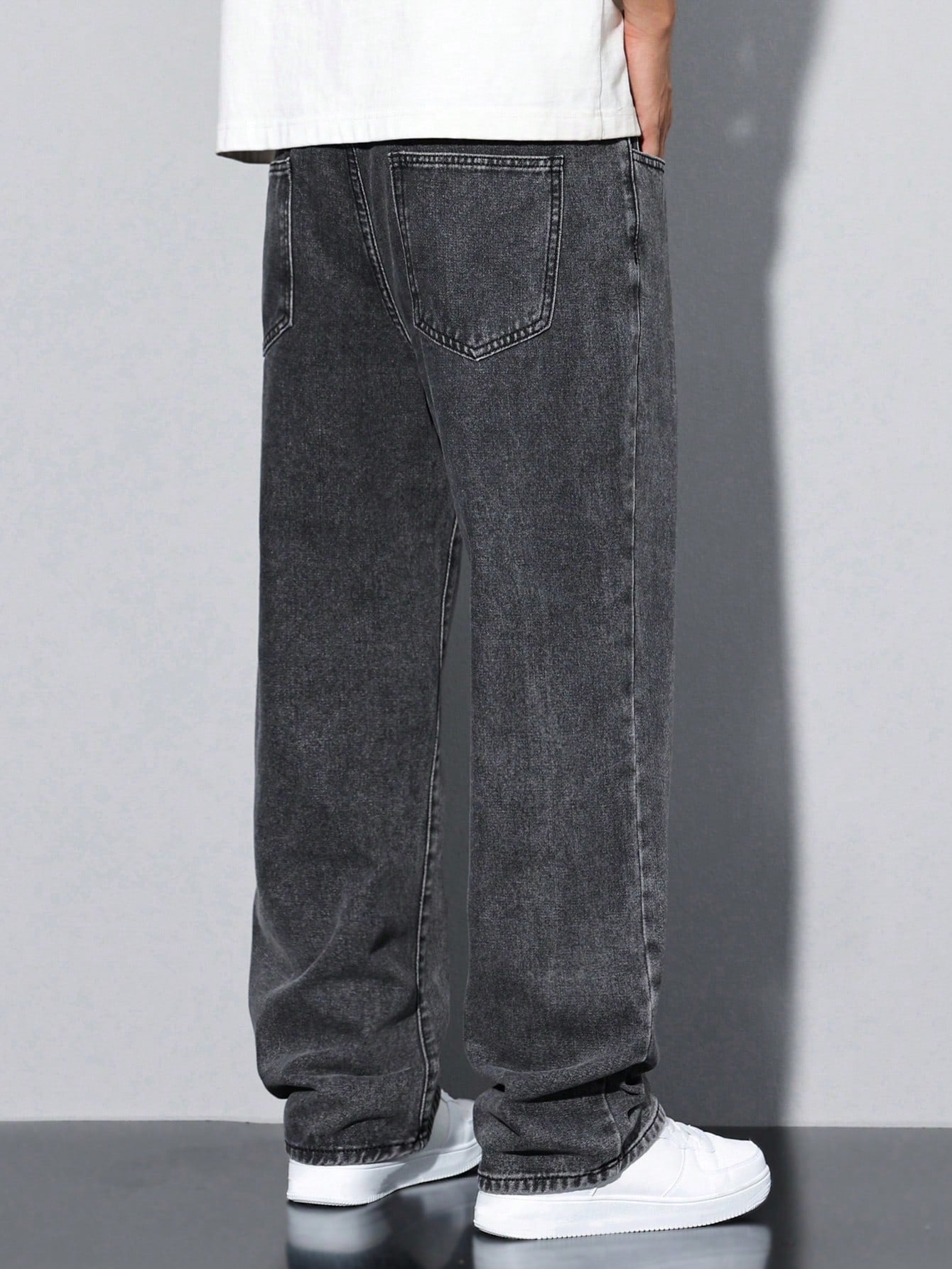 Manfinity Hypemode Jeans droits à poches obliques lavés, coupe ample pour hommes