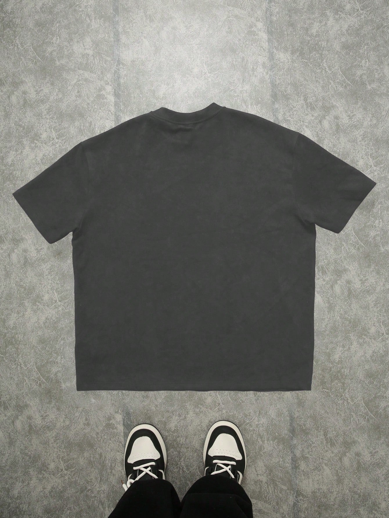 T-shirt noir imprimé de geste de la main pour hommes