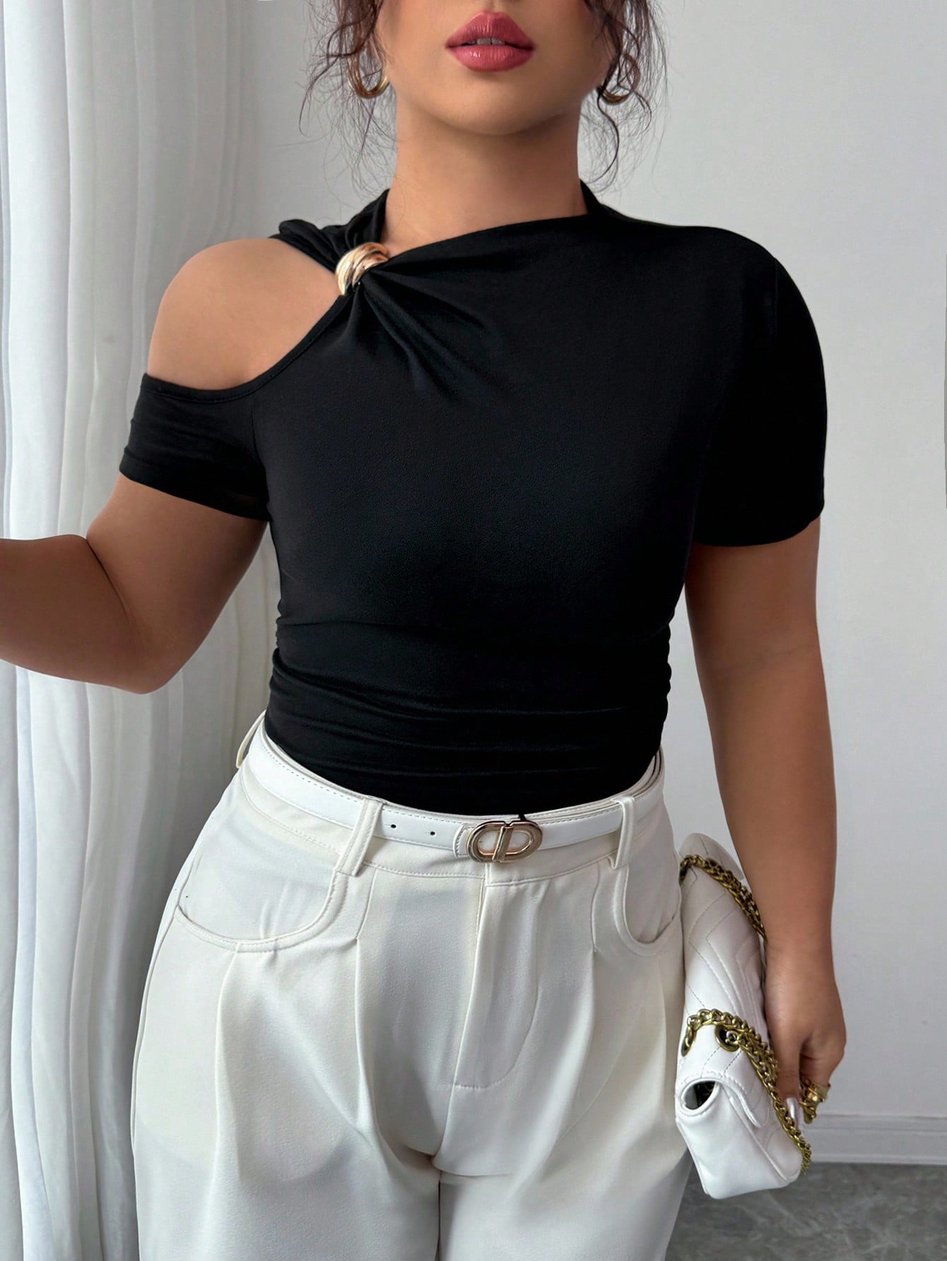 SHEIN T-shirt mode à manches courtes pour femmes grandes tailles, avec décoration métallique ajourée