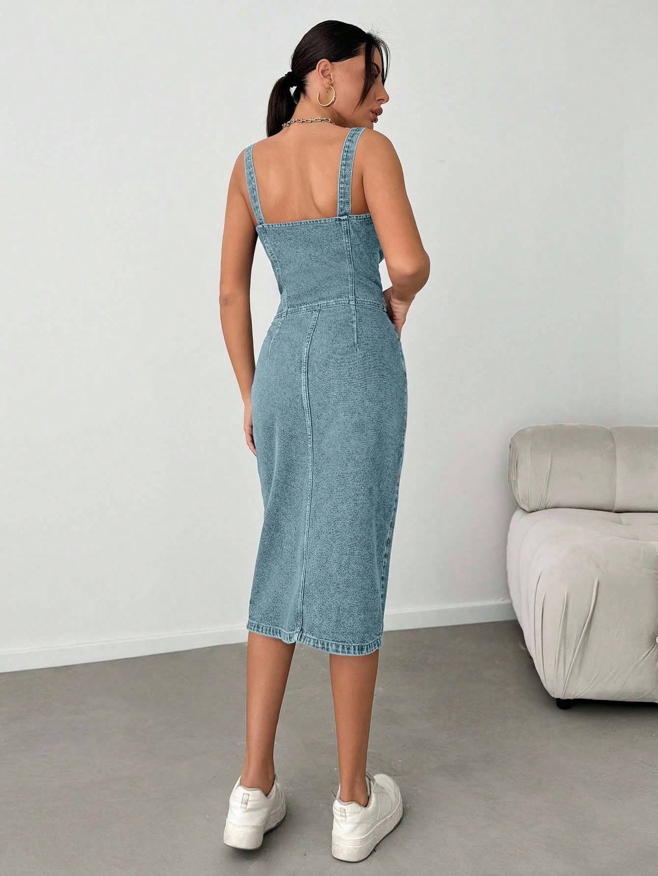 Robe mi-longue en denim avec boutons, poches obliques
