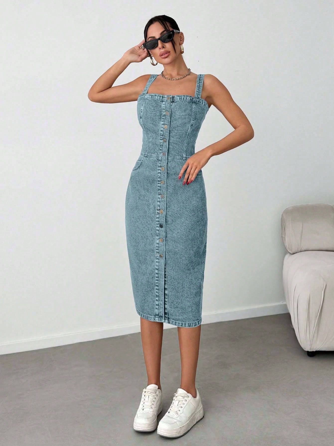 Robe mi-longue en denim avec boutons, poches obliques