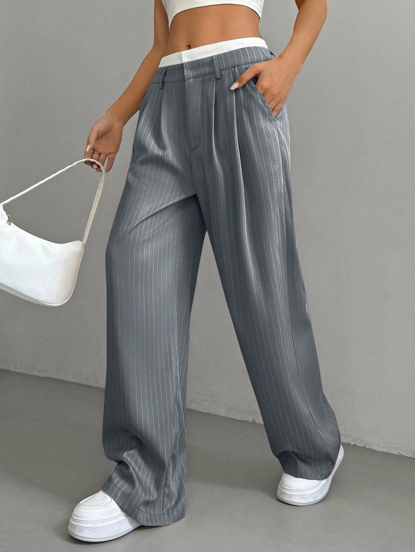 SHEIN EZwear Pantalon large de costume à jambes larges plissées pour femmes avec bande de taille en blocs de couleur