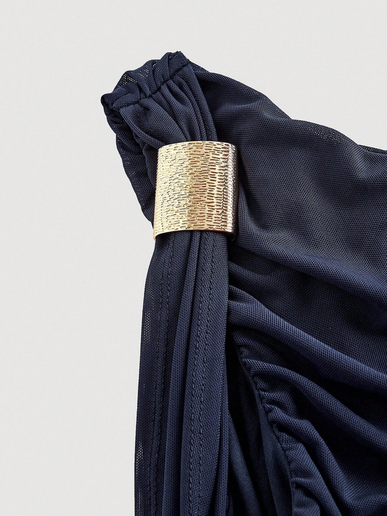 SHEIN MOD Robe mi-longue élégante pour femmes, coupe ajustée, col asymétrique, froncée, de couleur unie
