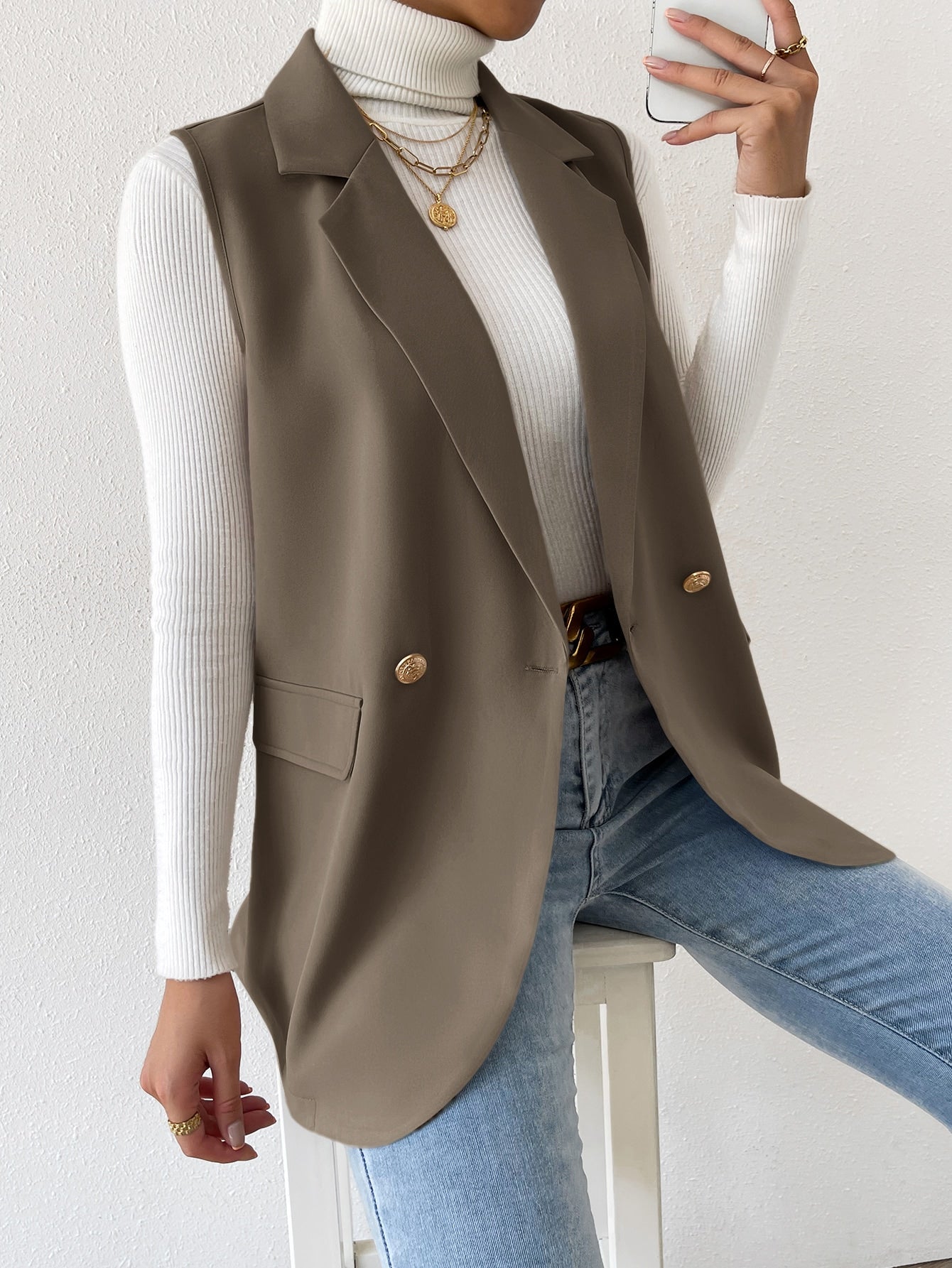 SHEIN X JIMENA & MATEO BizChic Chemisier minimaliste sans manches à boutonnage sur le devant pour femme, couleur unie, haut basique et décontracté, idéal au quotidien, pour les déplacements, pour une tenue d'affaires décontractée et simple.
