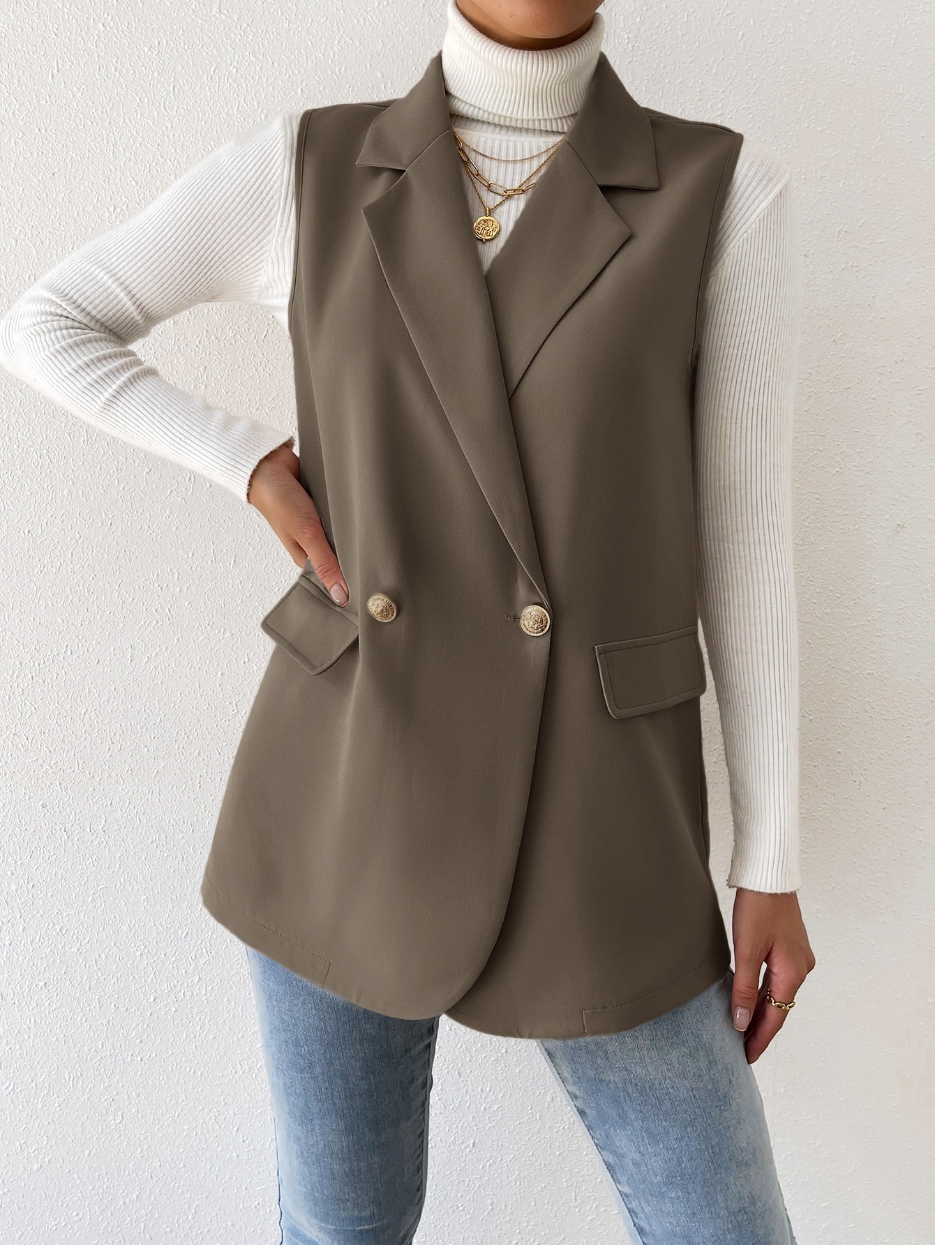 SHEIN X JIMENA & MATEO BizChic Chemisier minimaliste sans manches à boutonnage sur le devant pour femme, couleur unie, haut basique et décontracté, idéal au quotidien, pour les déplacements, pour une tenue d'affaires décontractée et simple.