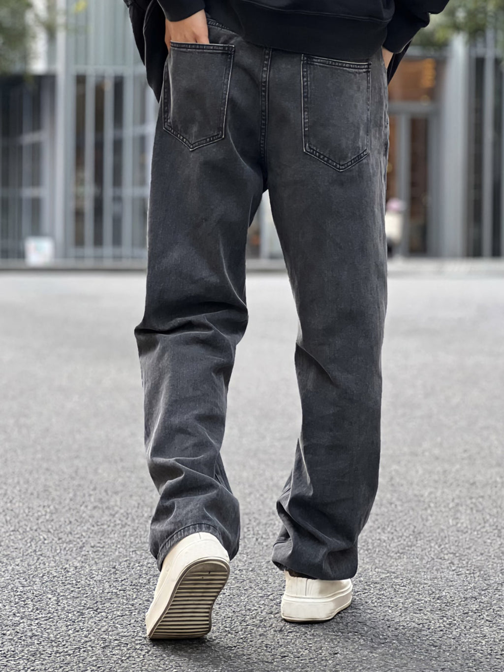 Manfinity Hypemode Jeans droits à poches obliques lavés, coupe ample pour hommes