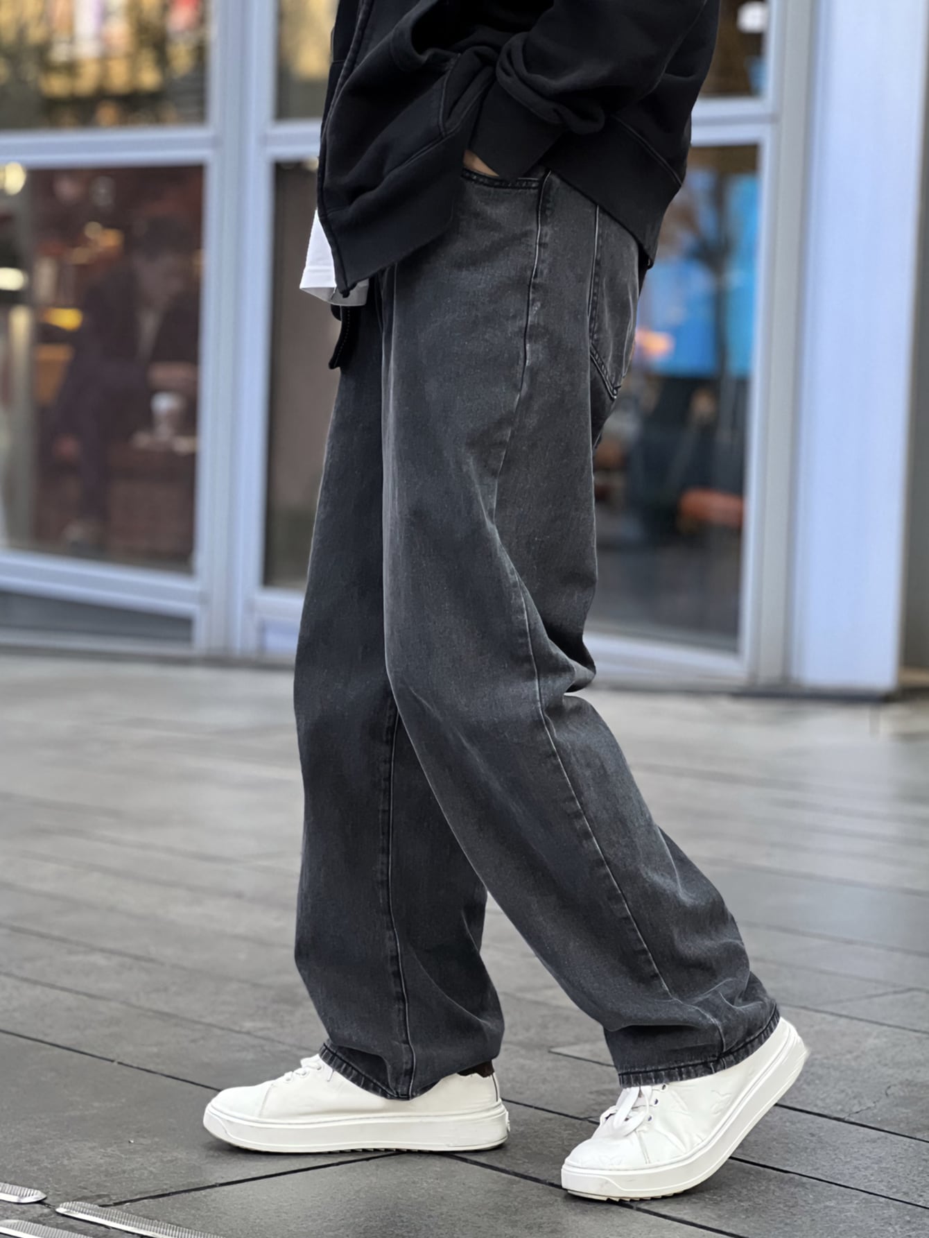 Manfinity Hypemode Jeans droits à poches obliques lavés, coupe ample pour hommes