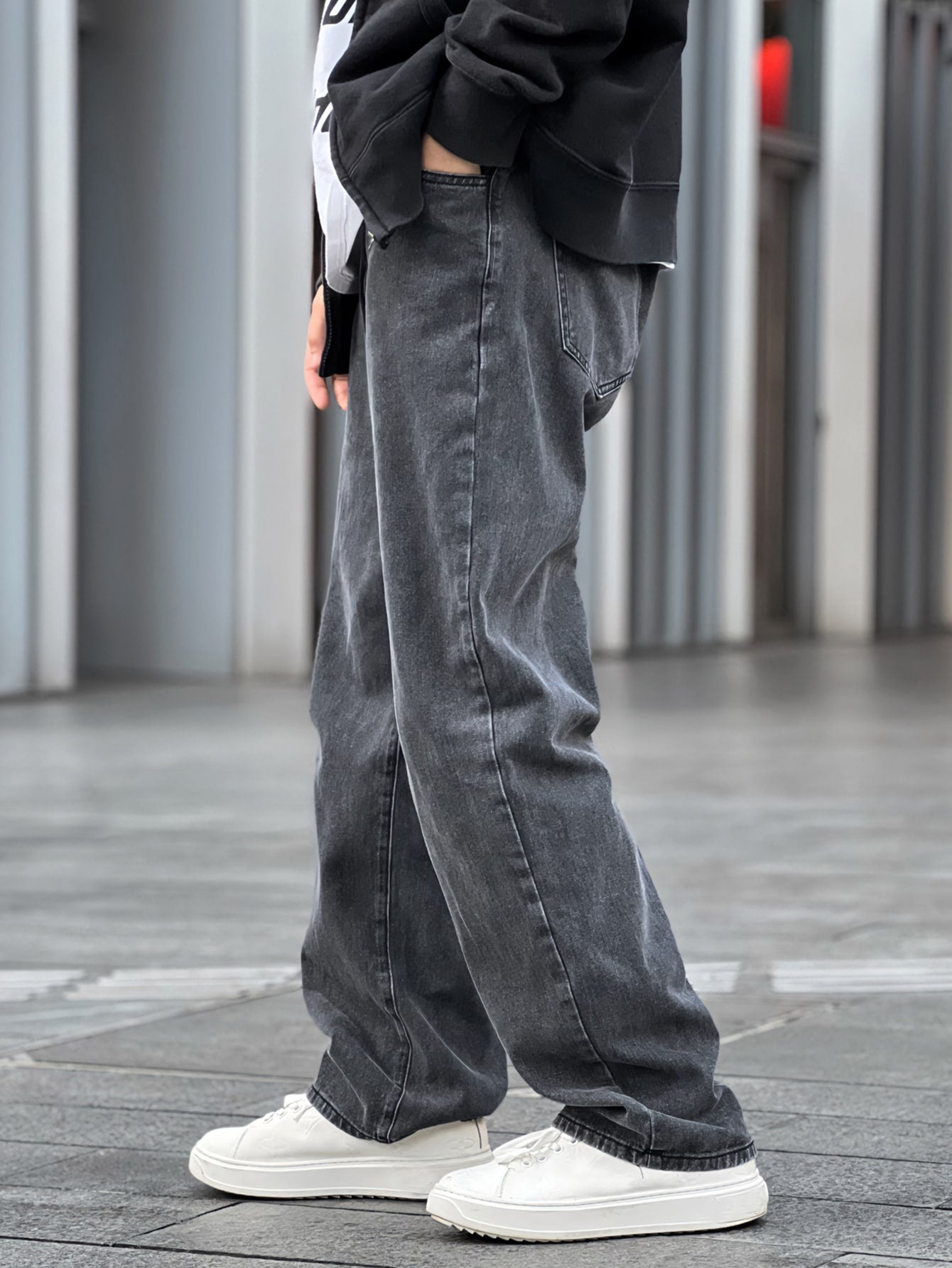Manfinity Hypemode Jeans droits à poches obliques lavés, coupe ample pour hommes