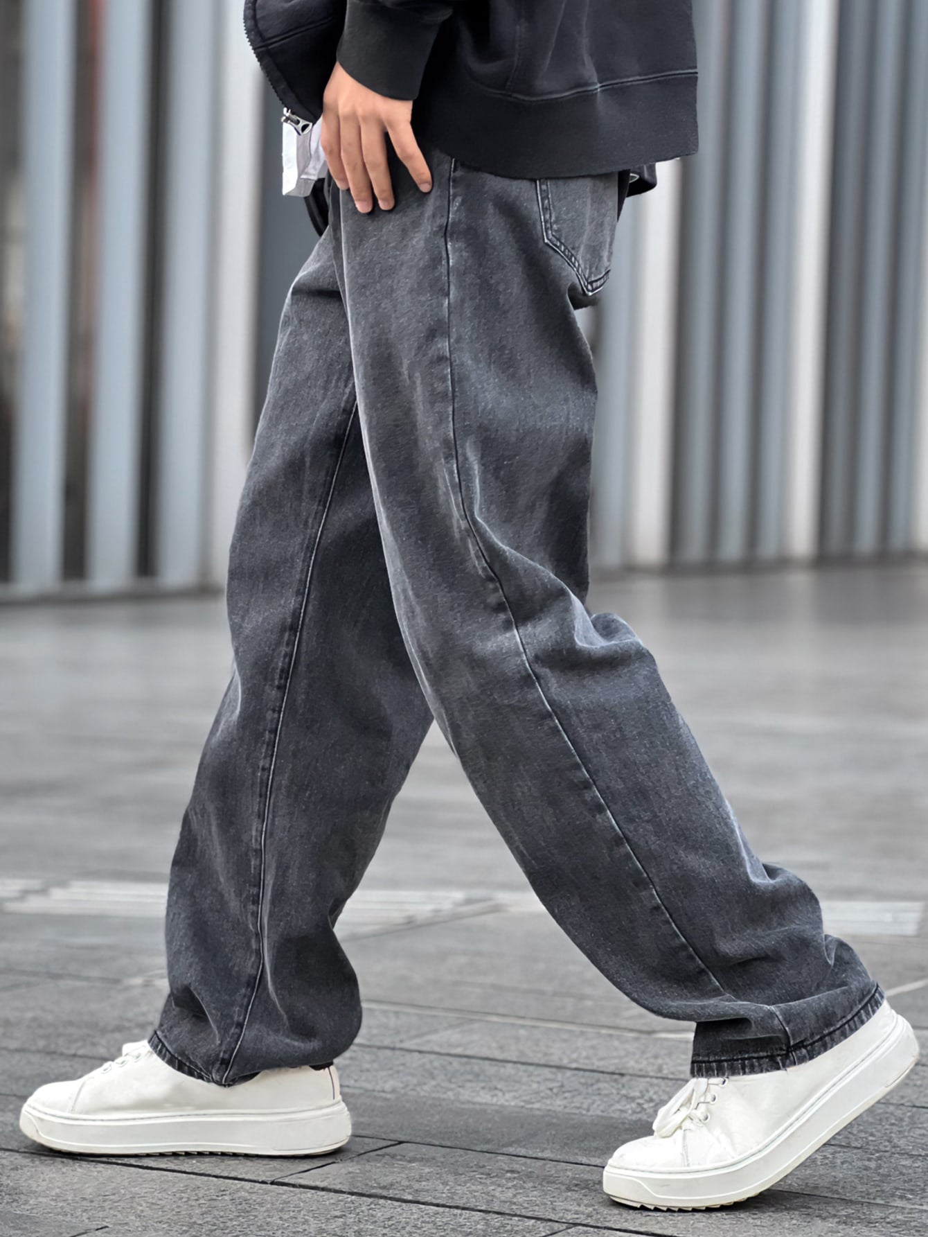 Manfinity Hypemode Jeans droits à poches obliques lavés, coupe ample pour hommes