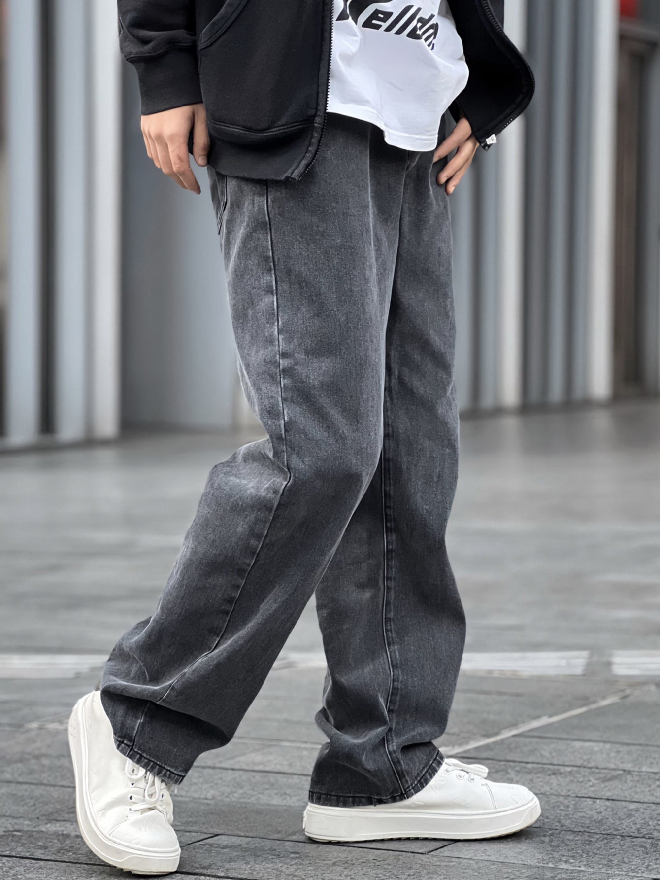 Manfinity Hypemode Jeans droits à poches obliques lavés, coupe ample pour hommes