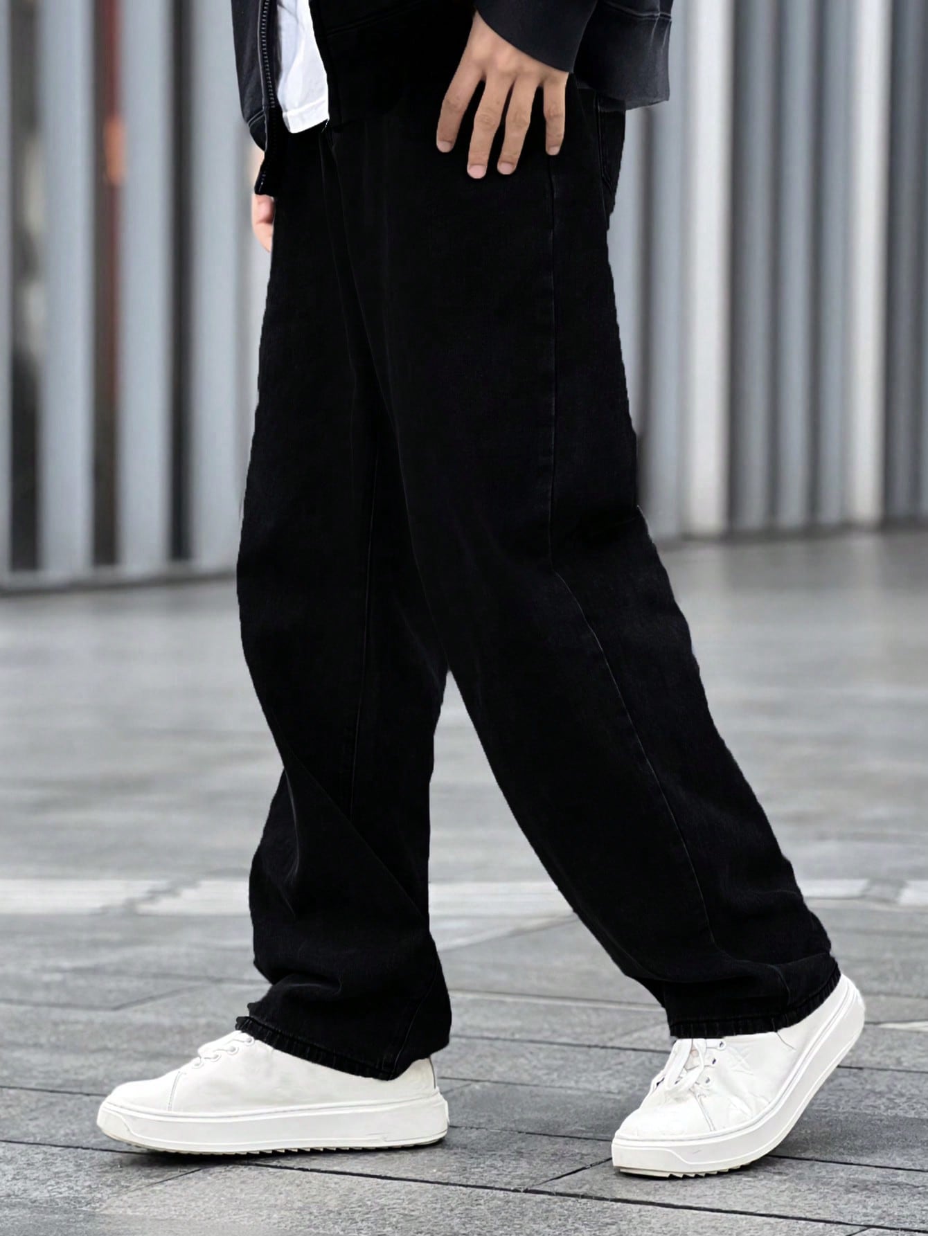Manfinity Hypemode Jeans droits à poches obliques lavés, coupe ample pour hommes
