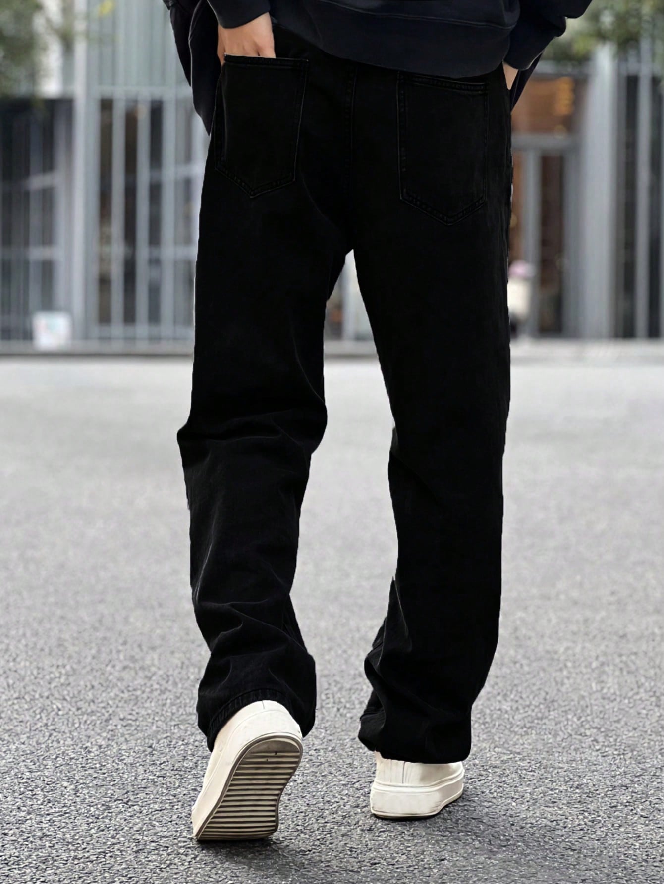 Manfinity Hypemode Jeans droits à poches obliques lavés, coupe ample pour hommes