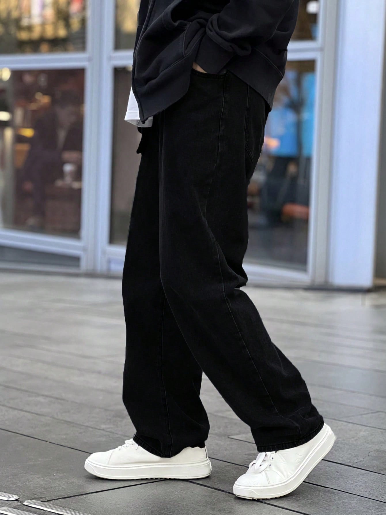 Manfinity Hypemode Jeans droits à poches obliques lavés, coupe ample pour hommes