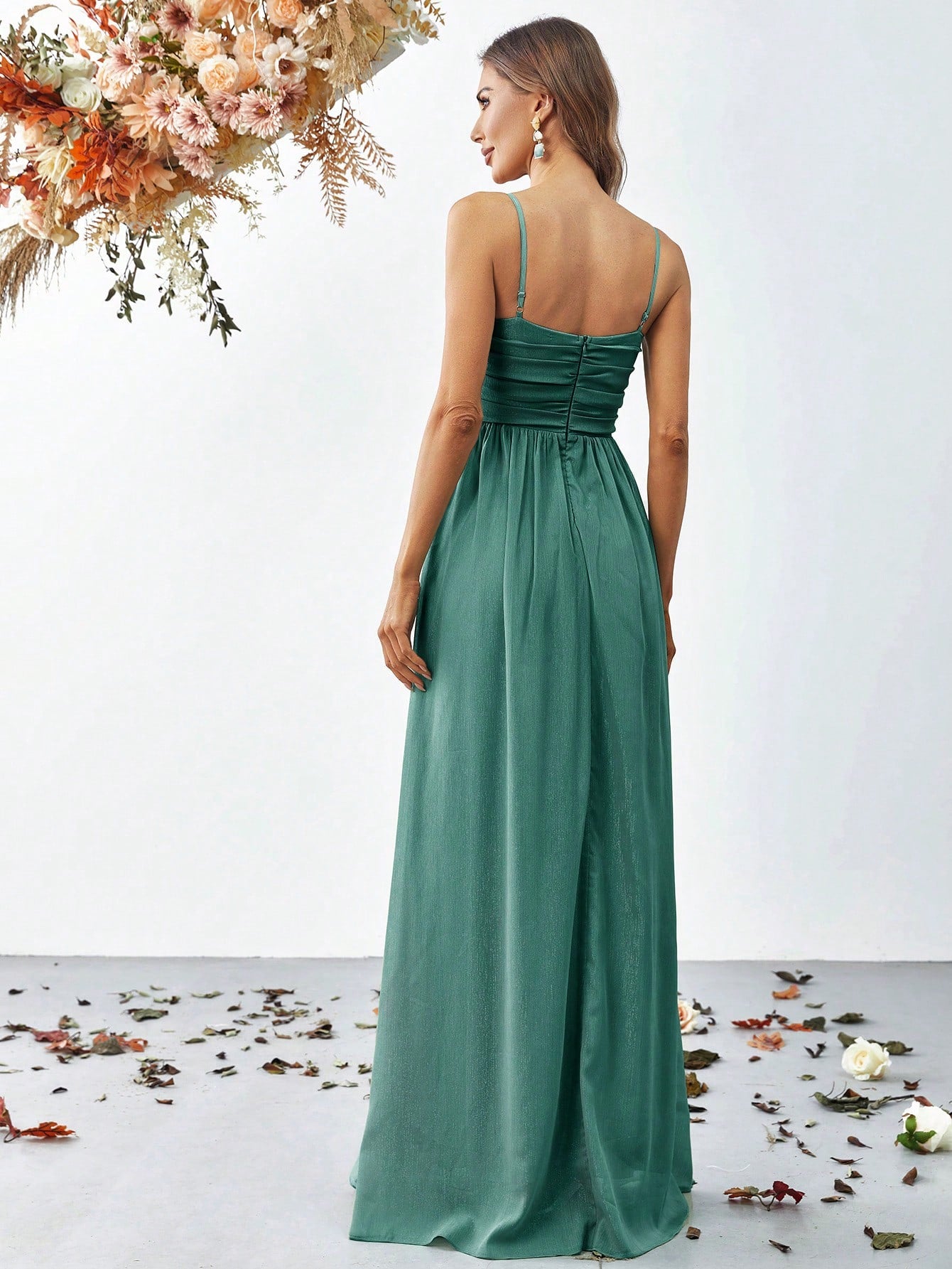 Robe de demoiselle d'honneur à bretelles plissées devant