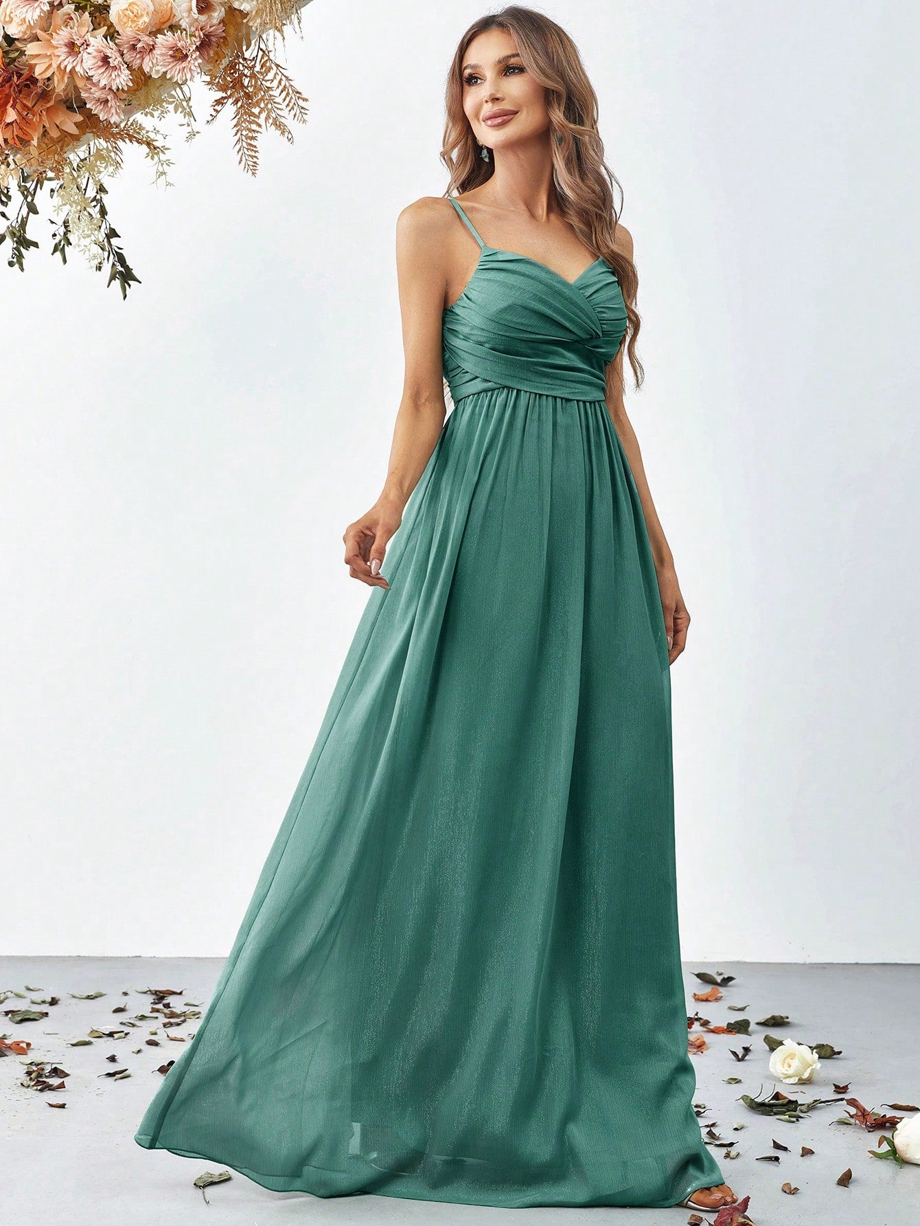 Robe de demoiselle d'honneur à bretelles plissées devant