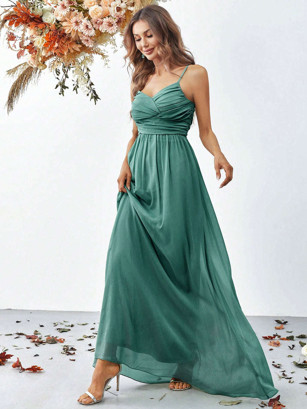 Robe de demoiselle d'honneur à bretelles plissées devant