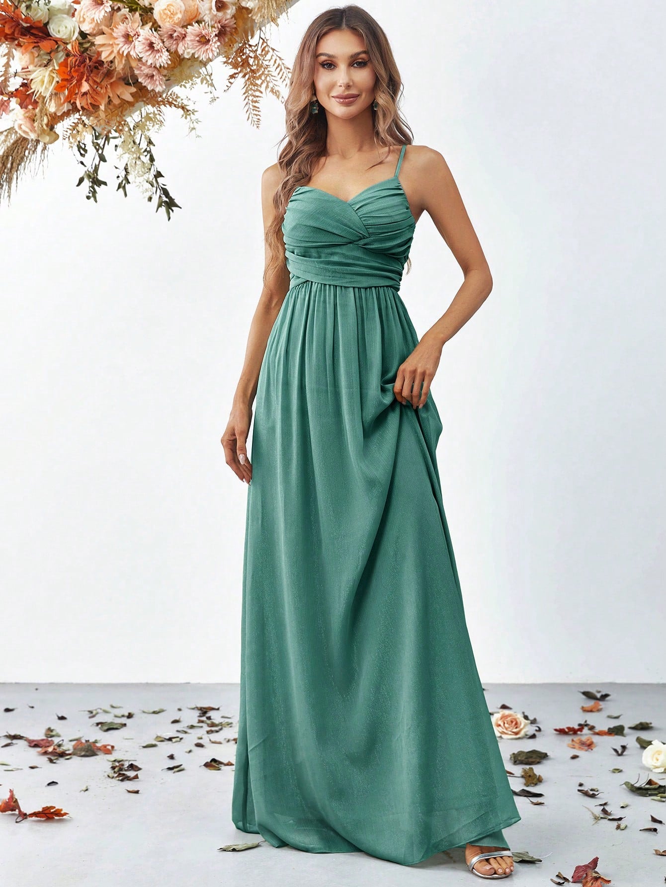 Robe de demoiselle d'honneur à bretelles plissées devant