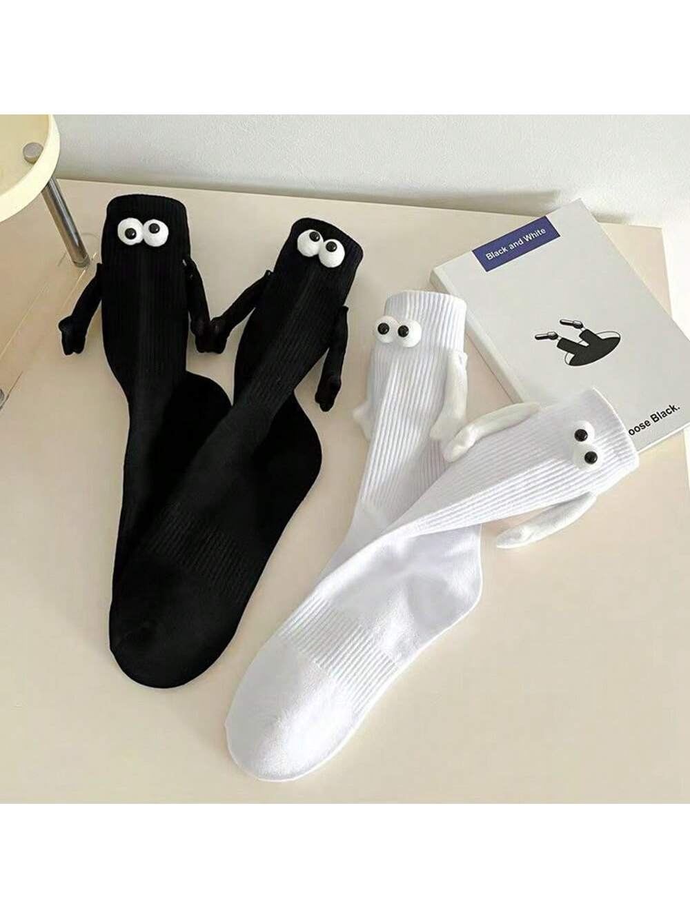 2 Paires De Chaussettes De Cheville À Motif De Dessin Animé 3d Magnétique En Noir Et Blanc, De Couleur Unie Pour La Mode D'été