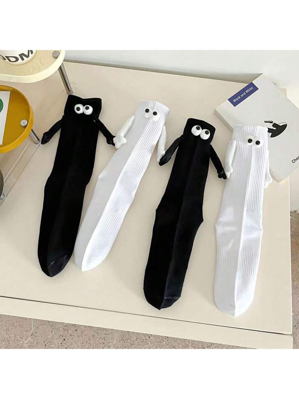 2 Paires De Chaussettes De Cheville À Motif De Dessin Animé 3d Magnétique En Noir Et Blanc, De Couleur Unie Pour La Mode D'été