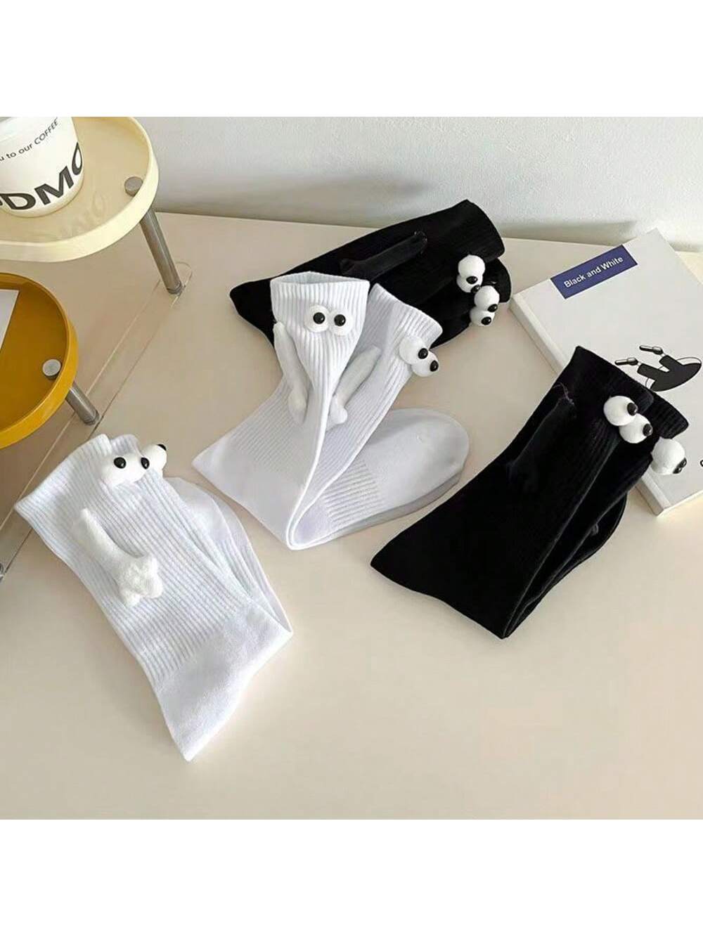 2 Paires De Chaussettes De Cheville À Motif De Dessin Animé 3d Magnétique En Noir Et Blanc, De Couleur Unie Pour La Mode D'été