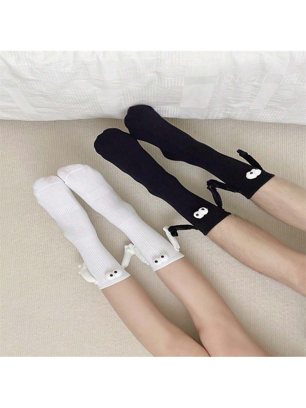 2 Paires De Chaussettes De Cheville À Motif De Dessin Animé 3d Magnétique En Noir Et Blanc, De Couleur Unie Pour La Mode D'été