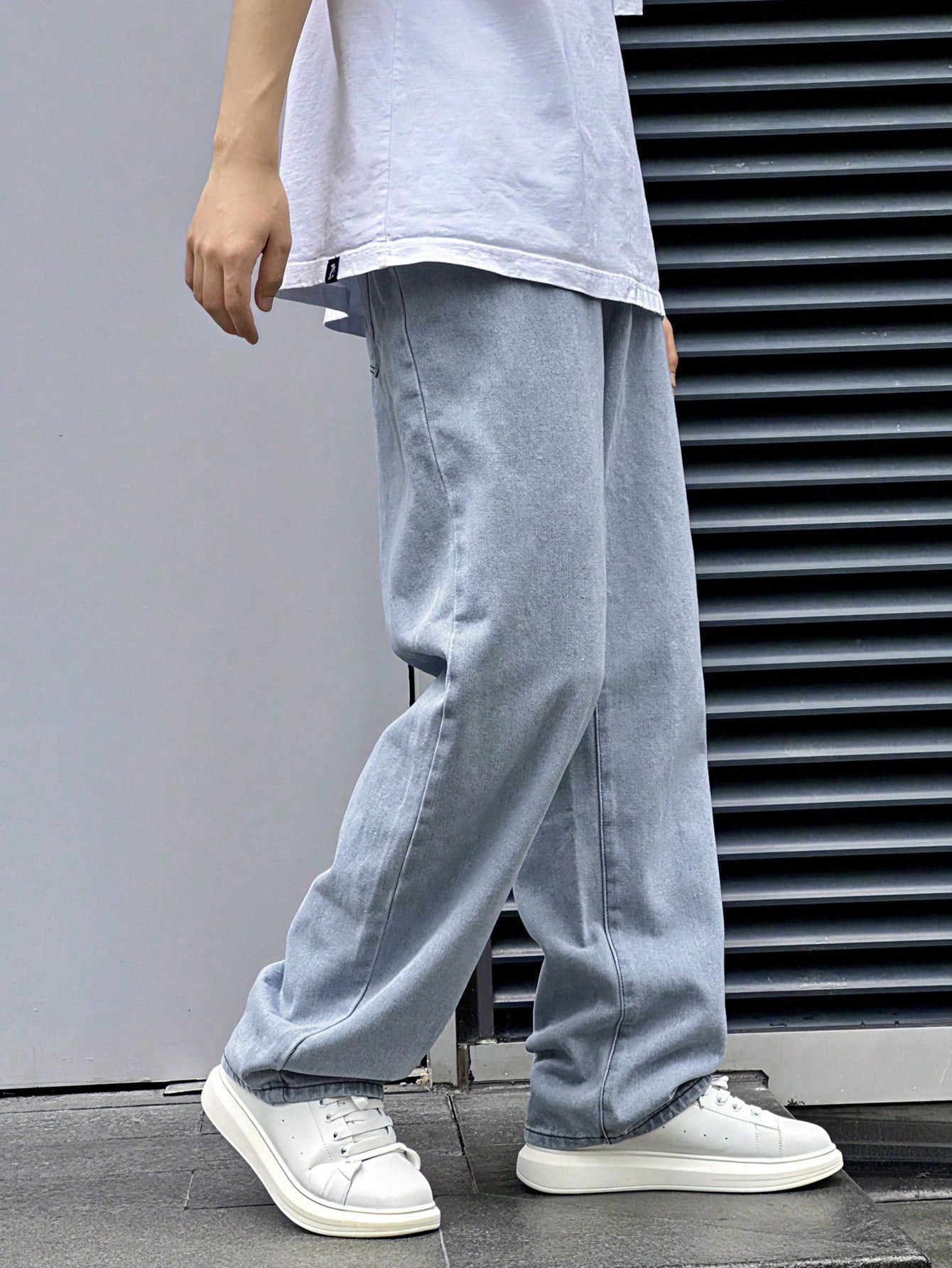 Manfinity Hypemode Jeans droits à poches obliques lavés, coupe ample pour hommes