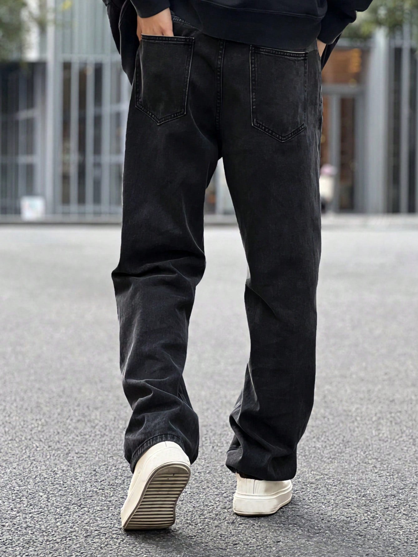 Manfinity Hypemode Jeans droits à poches obliques lavés, coupe ample pour hommes
