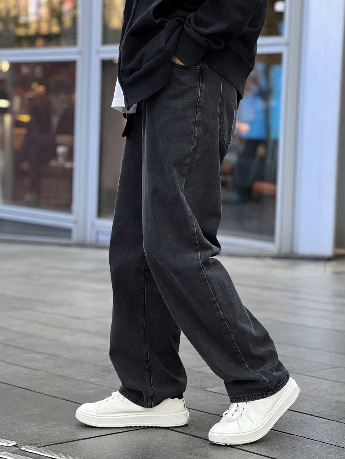 Manfinity Hypemode Jeans droits à poches obliques lavés, coupe ample pour hommes