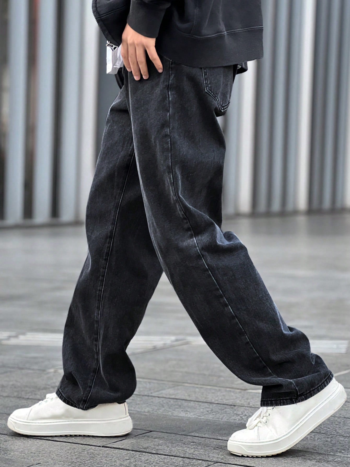 Manfinity Hypemode Jeans droits à poches obliques lavés, coupe ample pour hommes