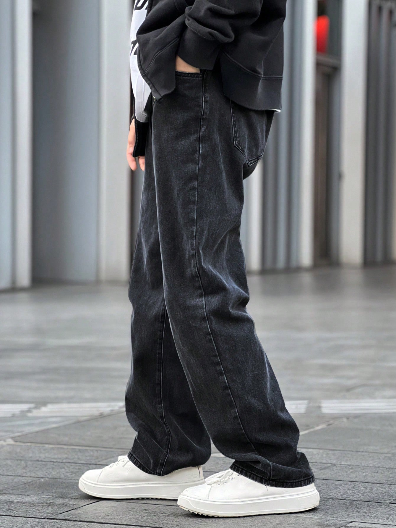 Manfinity Hypemode Jeans droits à poches obliques lavés, coupe ample pour hommes