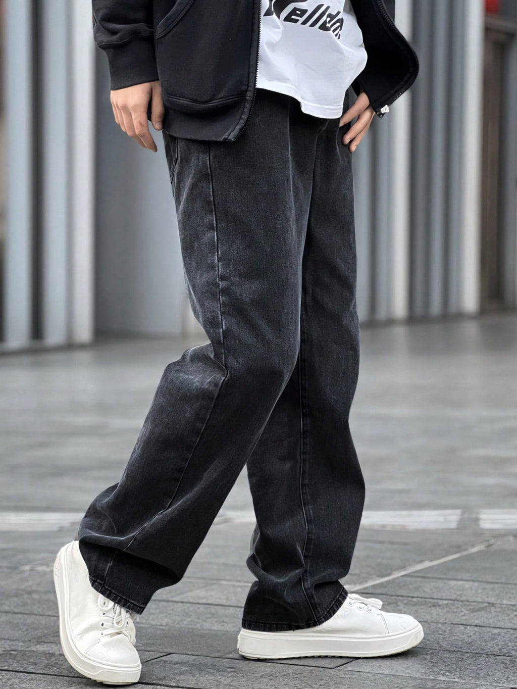 Manfinity Hypemode Jeans droits à poches obliques lavés, coupe ample pour hommes