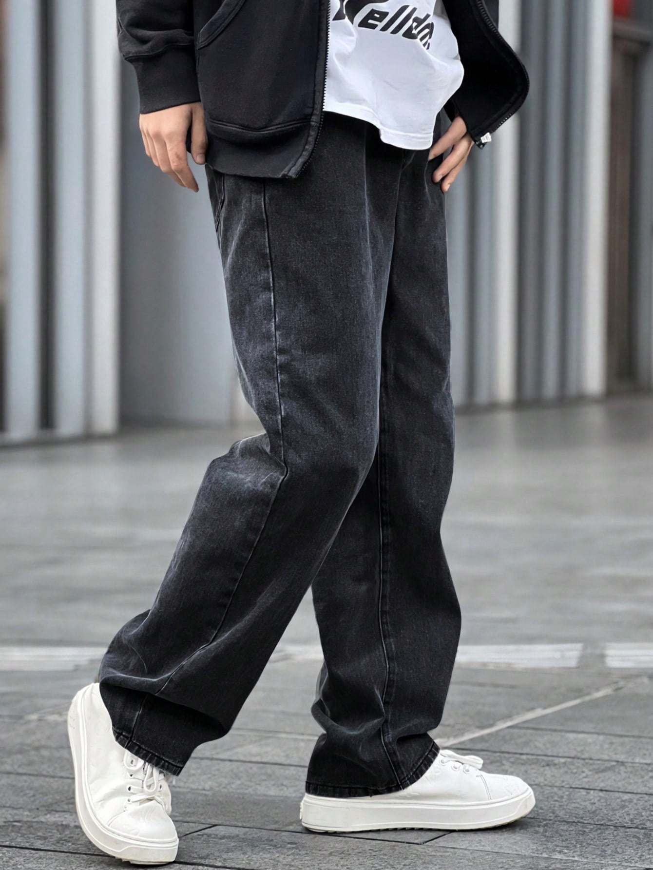 Manfinity Hypemode Jeans droits à poches obliques lavés, coupe ample pour hommes
