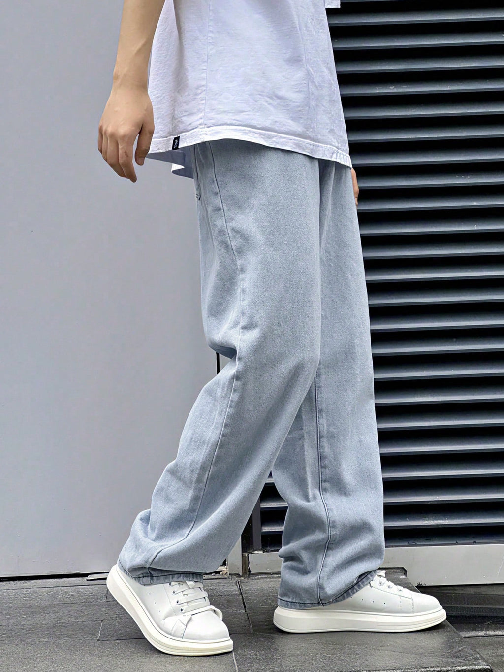 Manfinity Hypemode Jeans droits à poches obliques lavés, coupe ample pour hommes