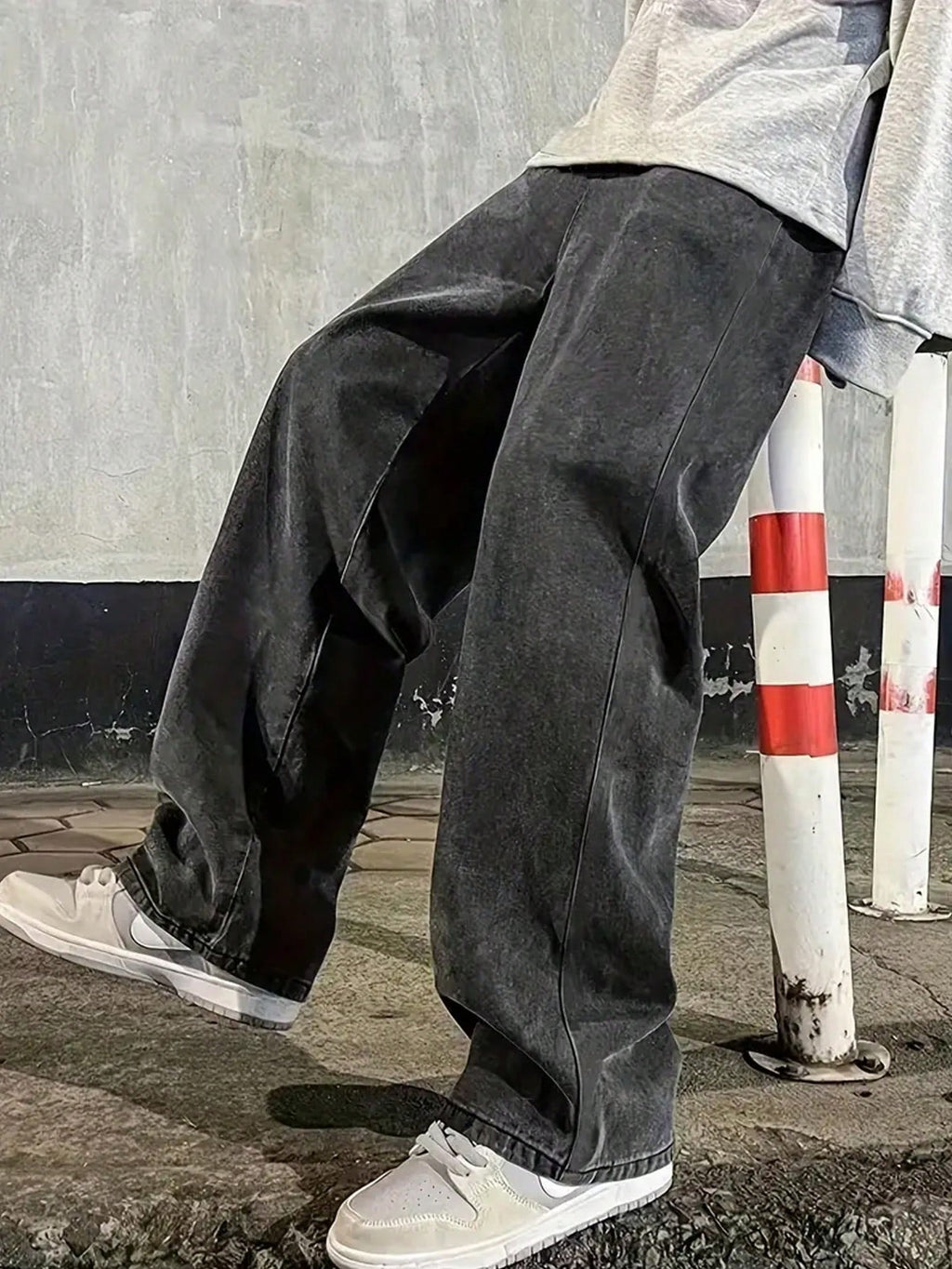 Manfinity Hypemode Jeans droits à poches obliques lavés, coupe ample pour hommes