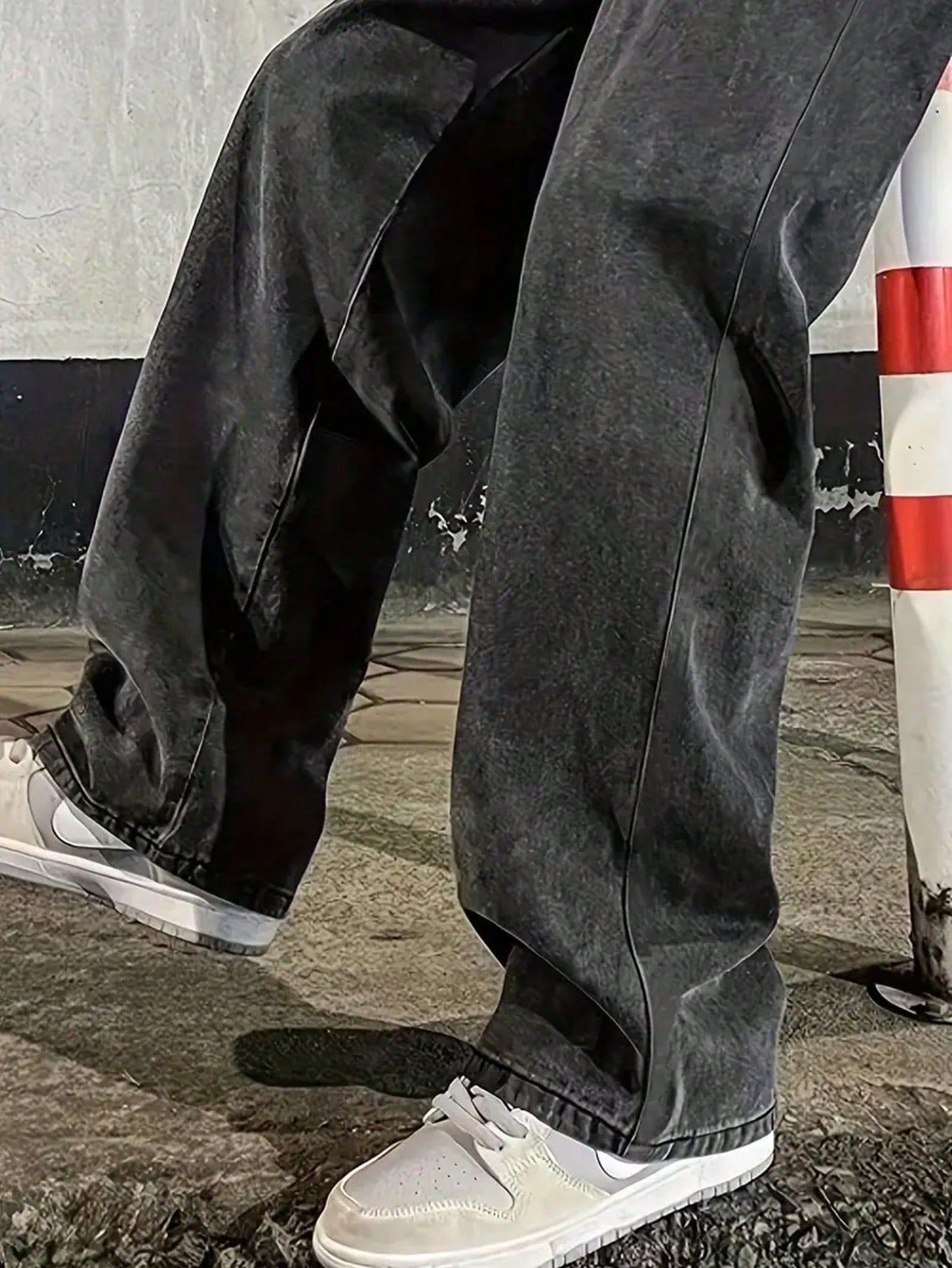 Manfinity Hypemode Jeans droits à poches obliques lavés, coupe ample pour hommes