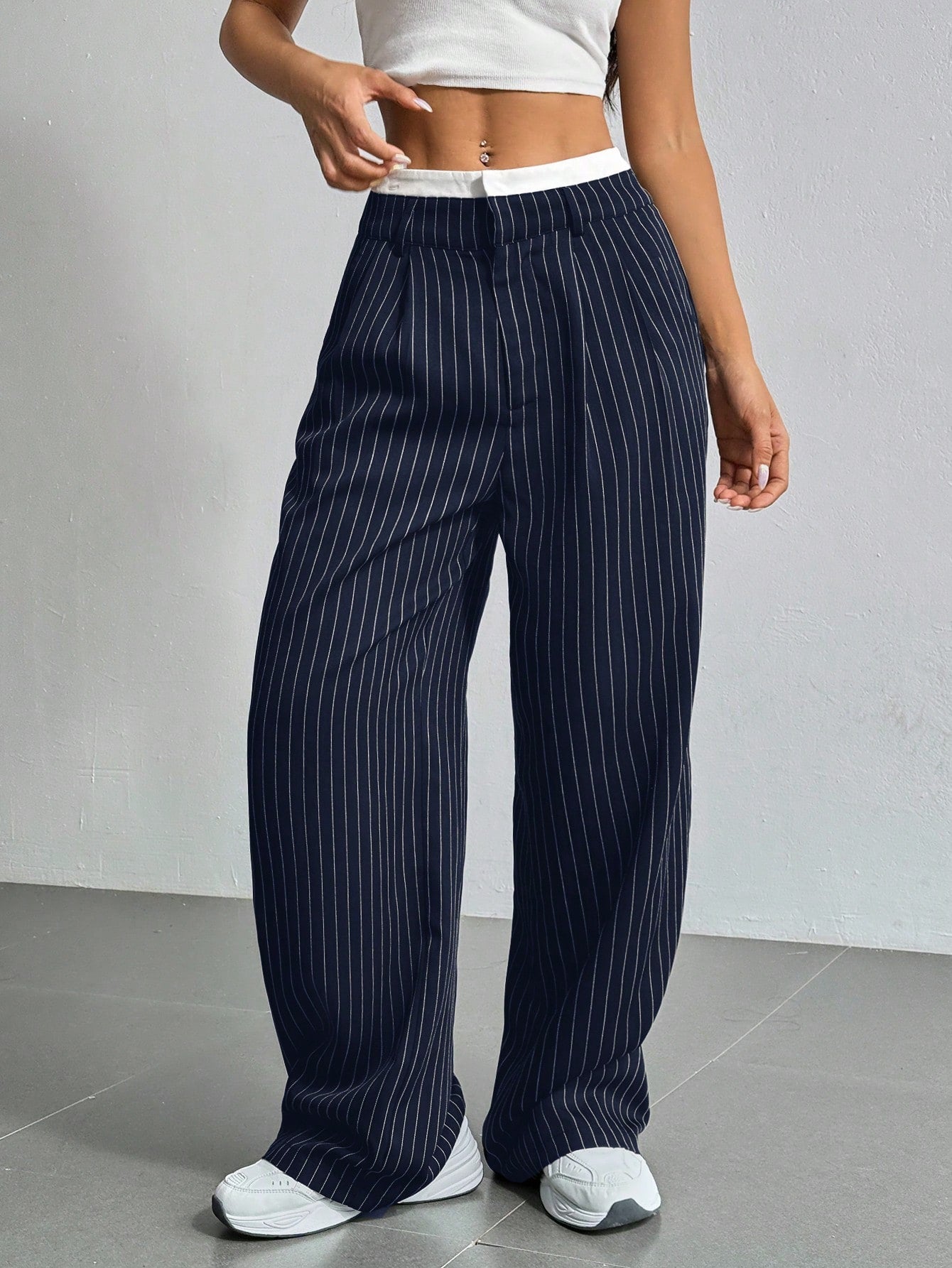 SHEIN EZwear Pantalon large de costume à jambes larges plissées pour femmes avec bande de taille en blocs de couleur