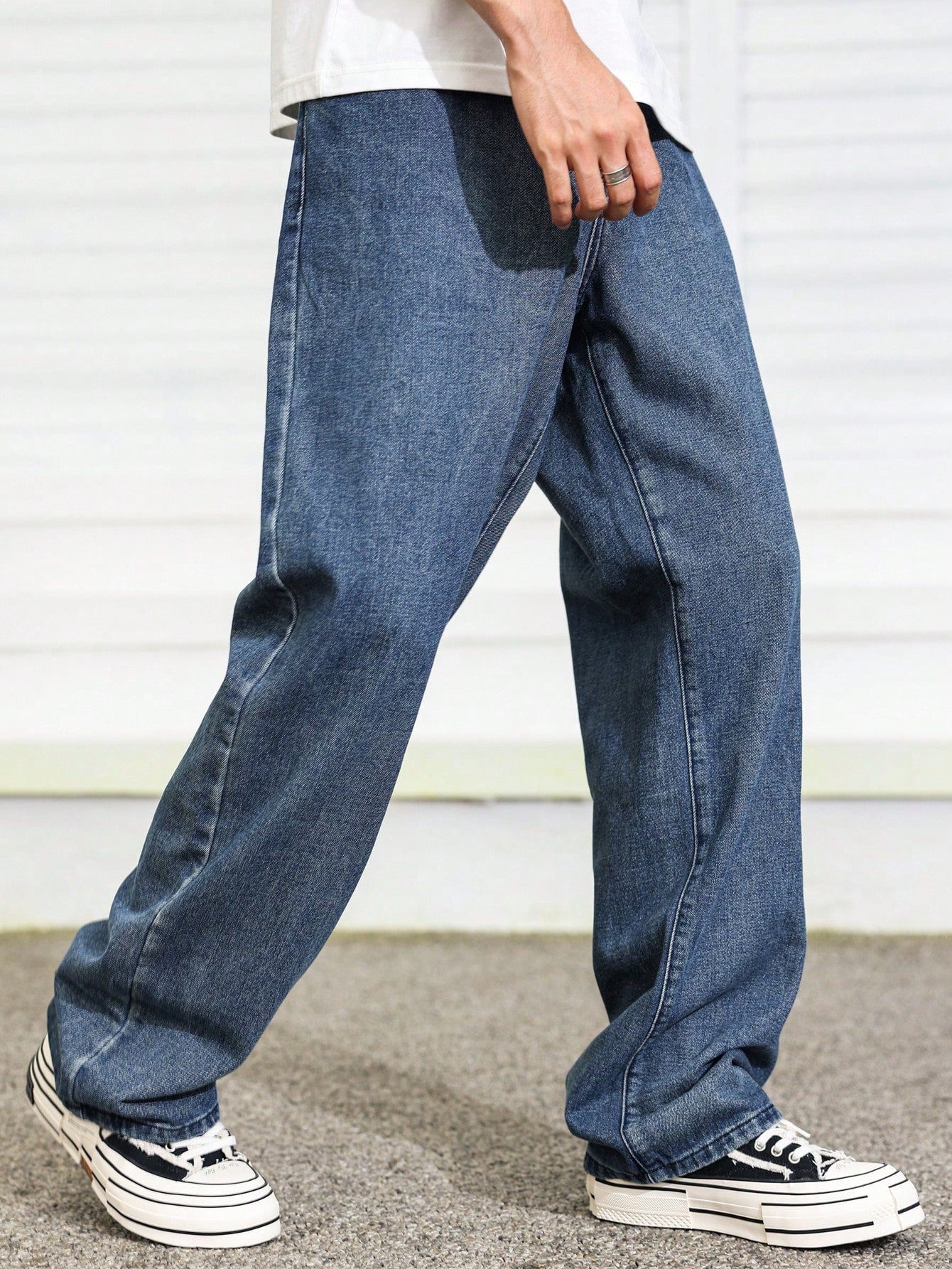 Manfinity Hypemode Jeans droits à poches obliques lavés, coupe ample pour hommes