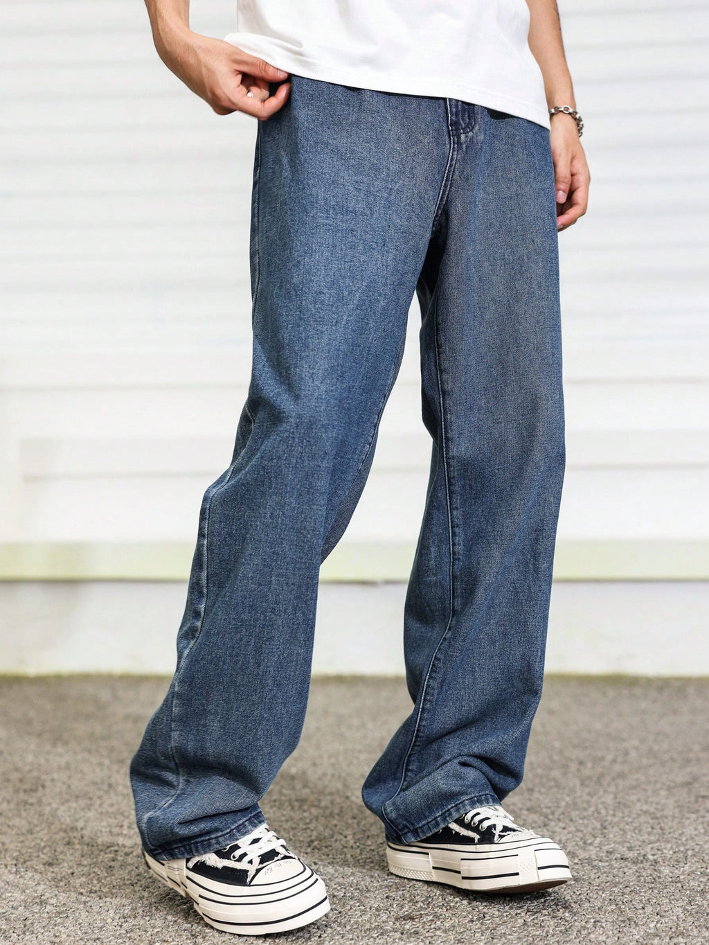 Manfinity Hypemode Jeans droits à poches obliques lavés, coupe ample pour hommes