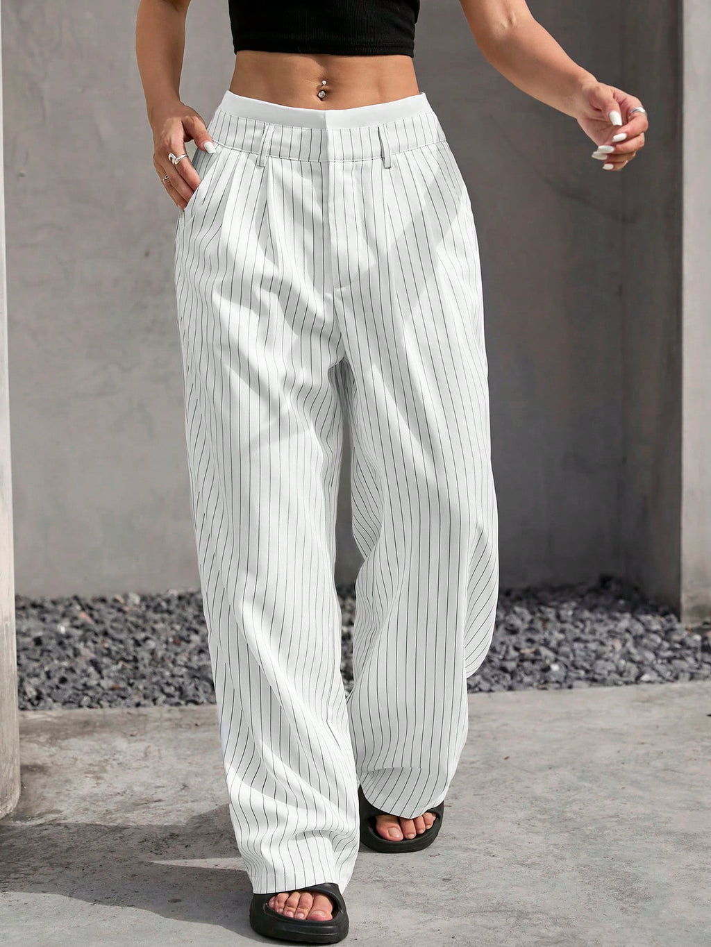 SHEIN EZwear Pantalon large de costume à jambes larges plissées pour femmes avec bande de taille en blocs de couleur