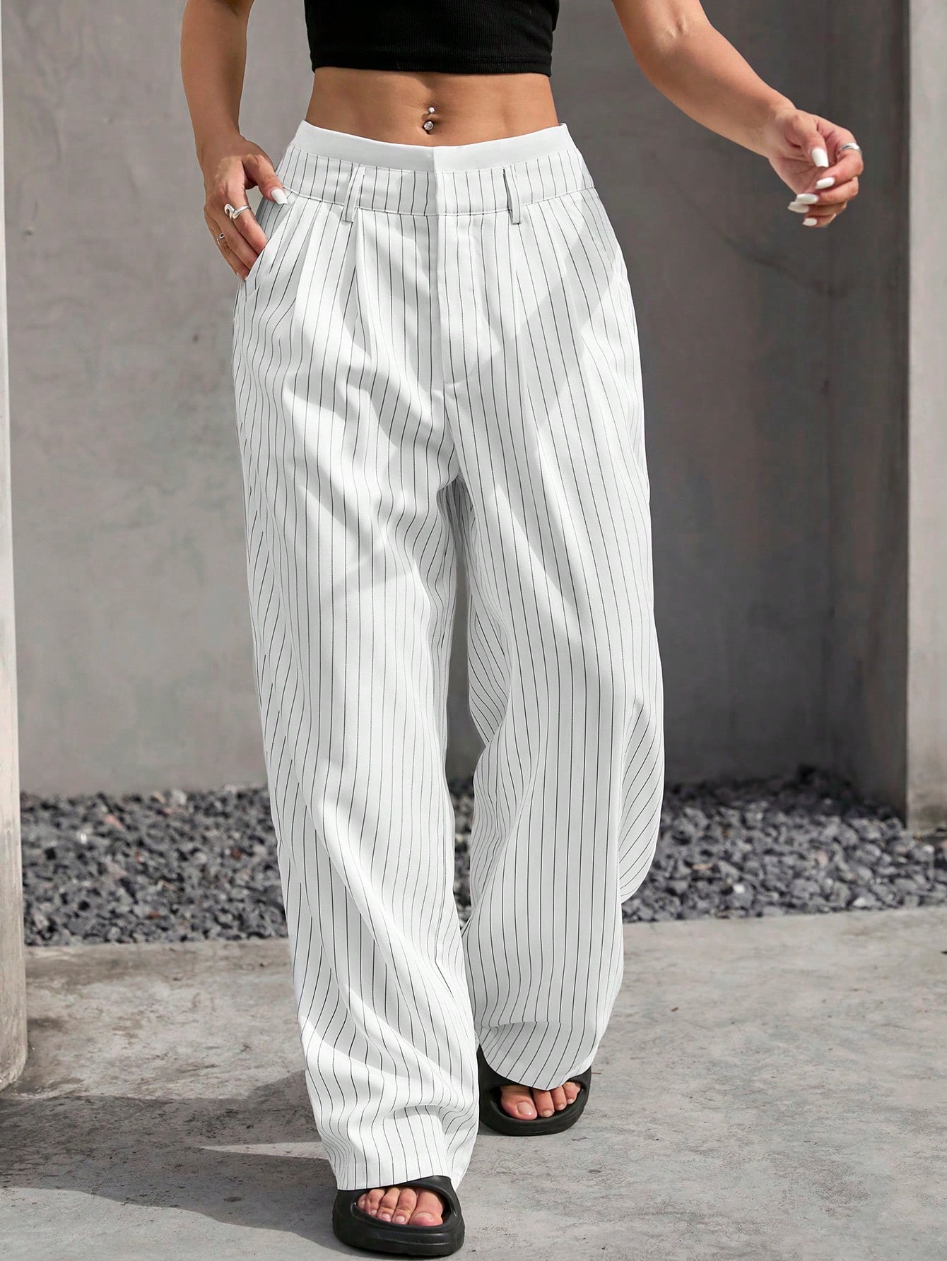 SHEIN EZwear Pantalon large de costume à jambes larges plissées pour femmes avec bande de taille en blocs de couleur