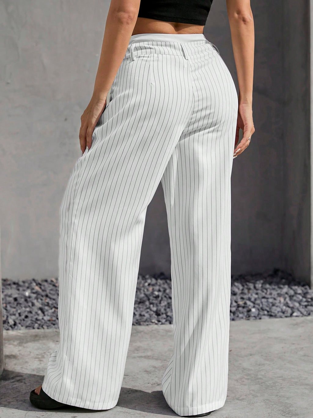 SHEIN EZwear Pantalon large de costume à jambes larges plissées pour femmes avec bande de taille en blocs de couleur