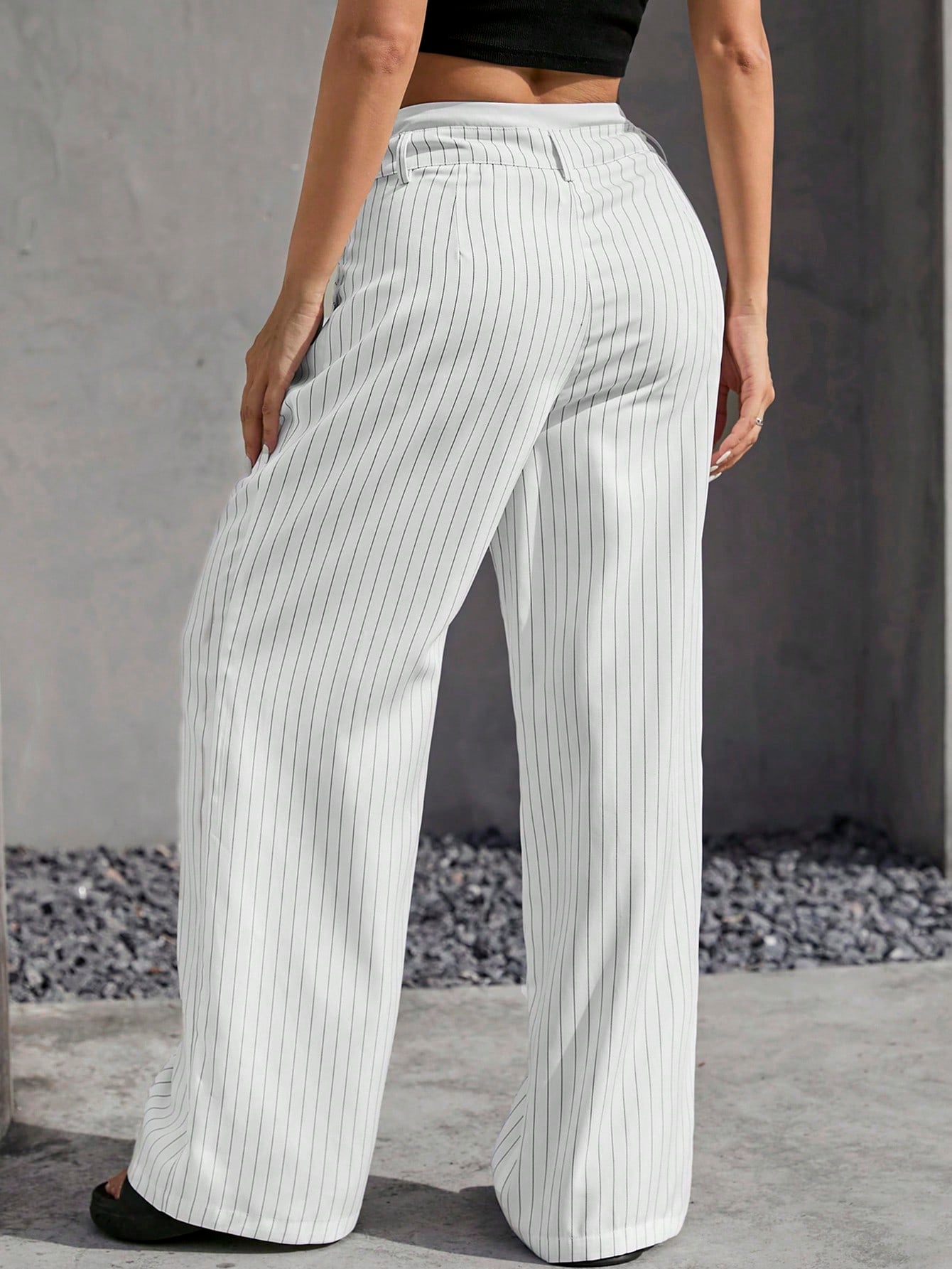 SHEIN EZwear Pantalon large de costume à jambes larges plissées pour femmes avec bande de taille en blocs de couleur