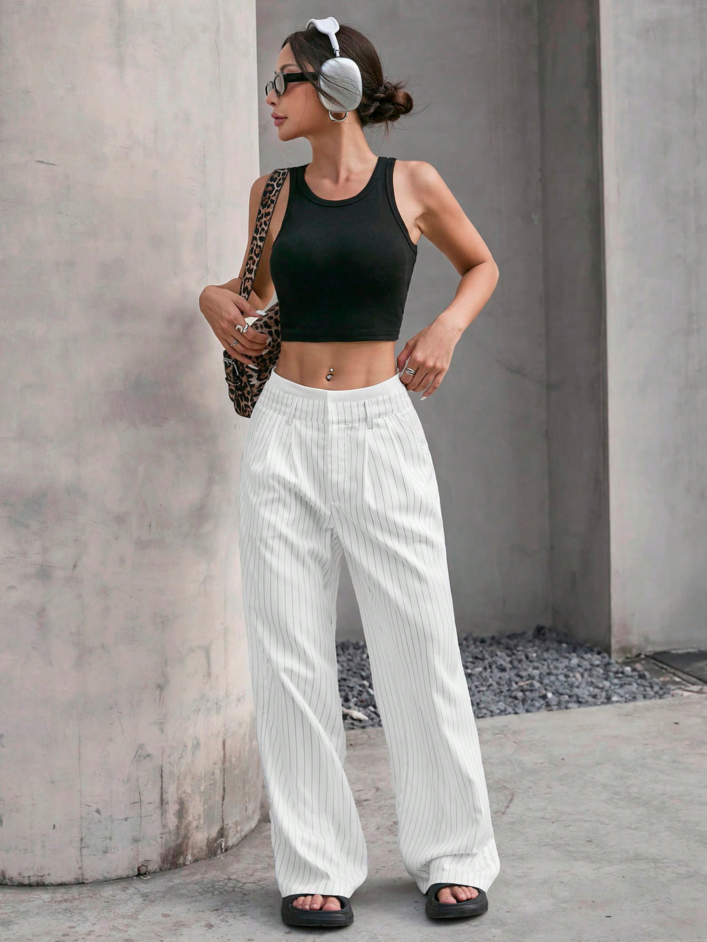 SHEIN EZwear Pantalon large de costume à jambes larges plissées pour femmes avec bande de taille en blocs de couleur