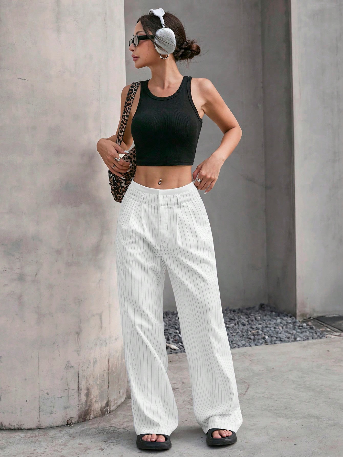 SHEIN EZwear Pantalon large de costume à jambes larges plissées pour femmes avec bande de taille en blocs de couleur