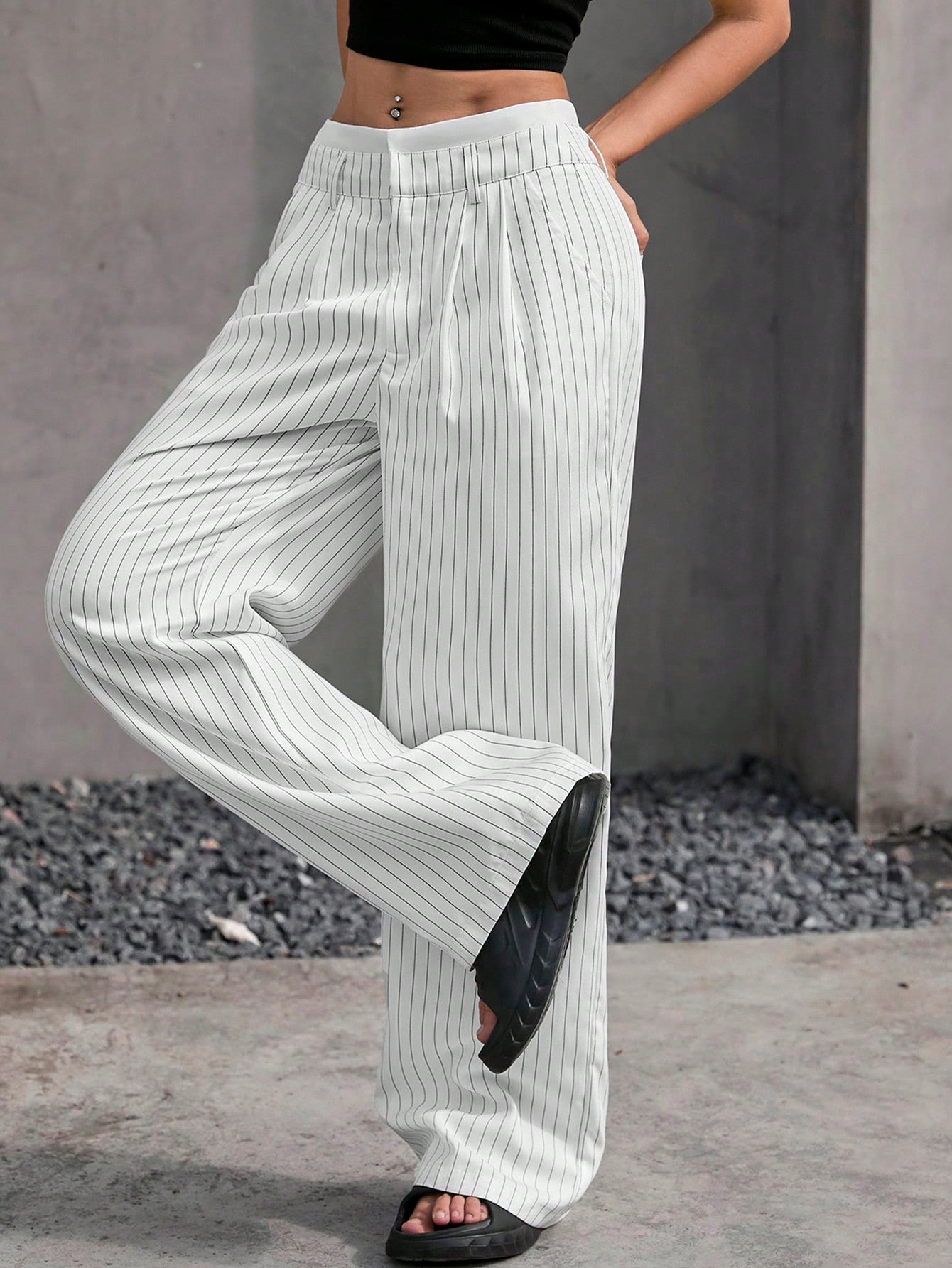 SHEIN EZwear Pantalon large de costume à jambes larges plissées pour femmes avec bande de taille en blocs de couleur