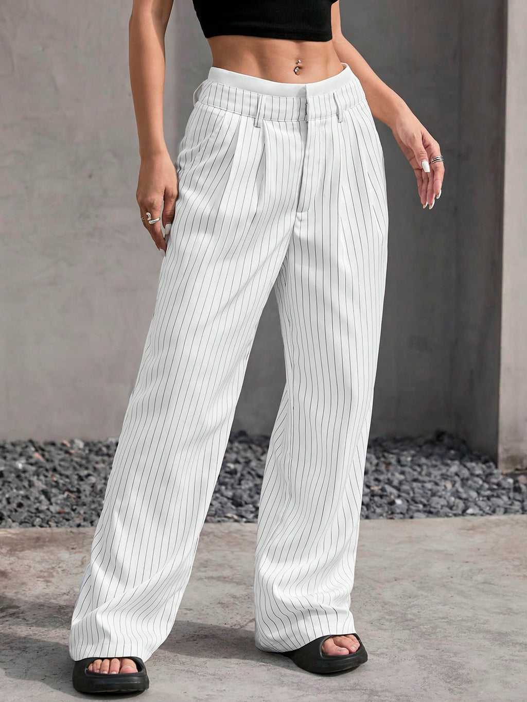 SHEIN EZwear Pantalon large de costume à jambes larges plissées pour femmes avec bande de taille en blocs de couleur