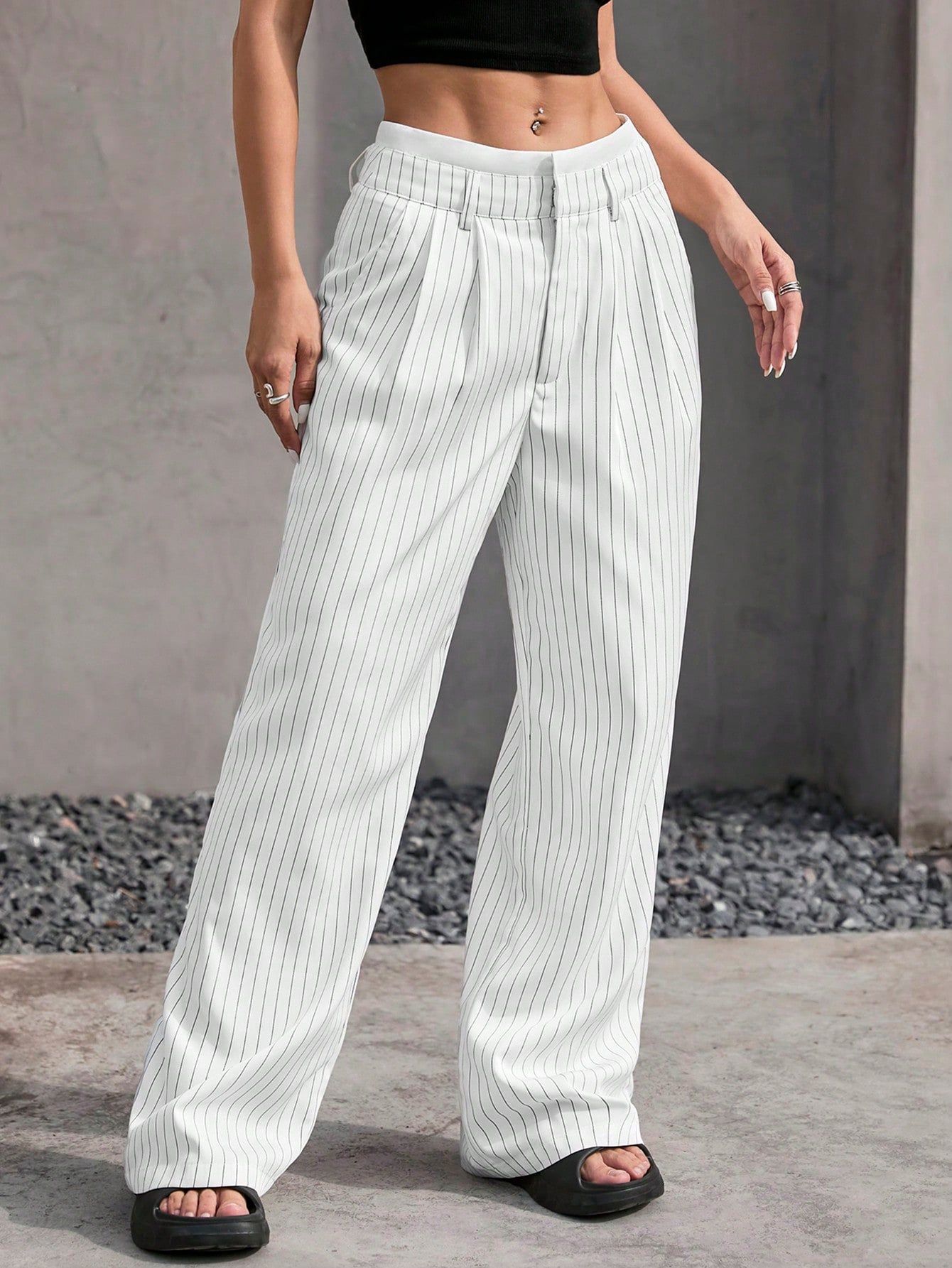 SHEIN EZwear Pantalon large de costume à jambes larges plissées pour femmes avec bande de taille en blocs de couleur