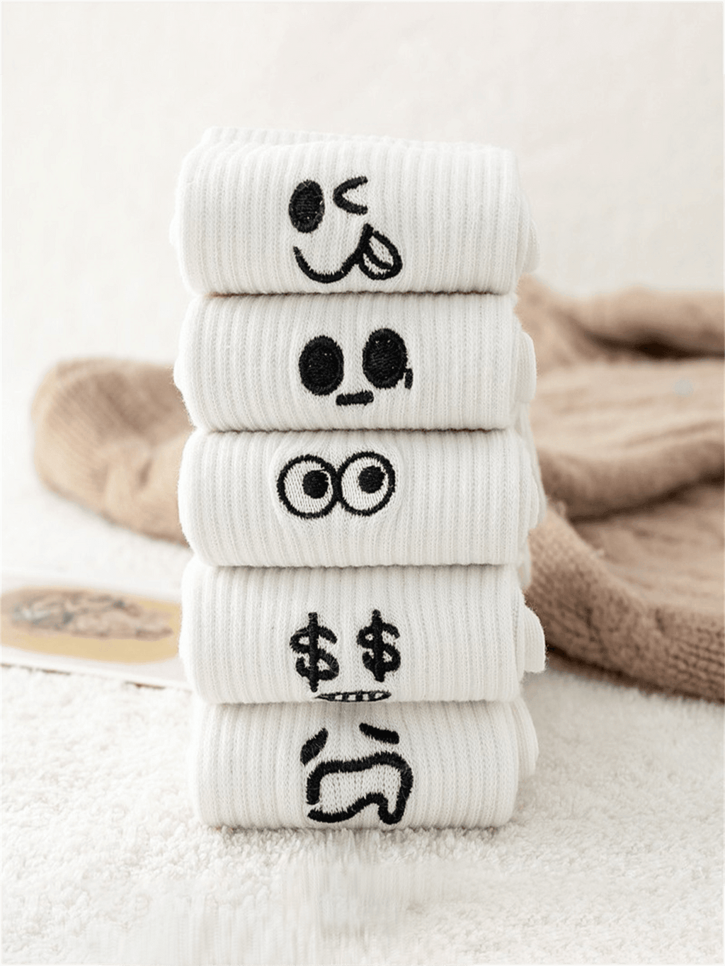 5 paires Chaussettes mi-mollet imprimées blanches assorties pour femmes, chaussettes de sport décontractées et mignonnes avec motifs de dessins animés
