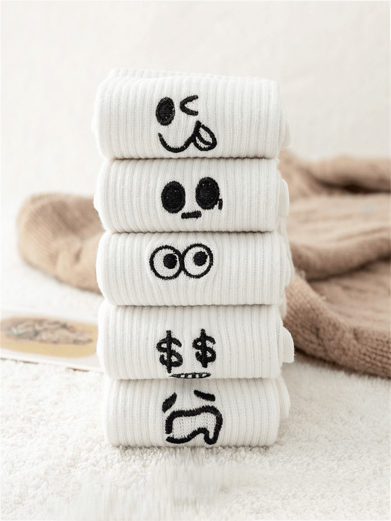 5 paires Chaussettes mi-mollet imprimées blanches assorties pour femmes, chaussettes de sport décontractées et mignonnes avec motifs de dessins animés